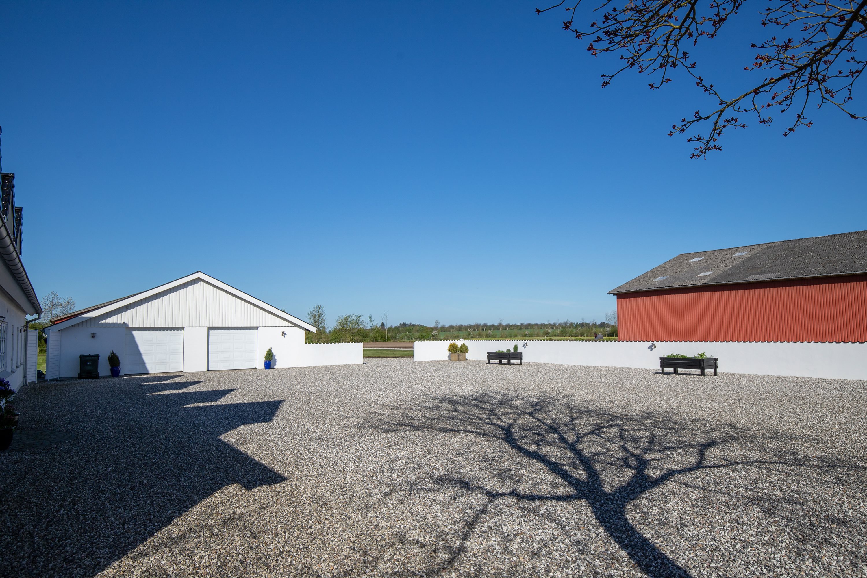 Fremhævet gårdsplads billede i fuldskærmstilstand. Billede af Bøllingvej 21, 6064 Jordrup