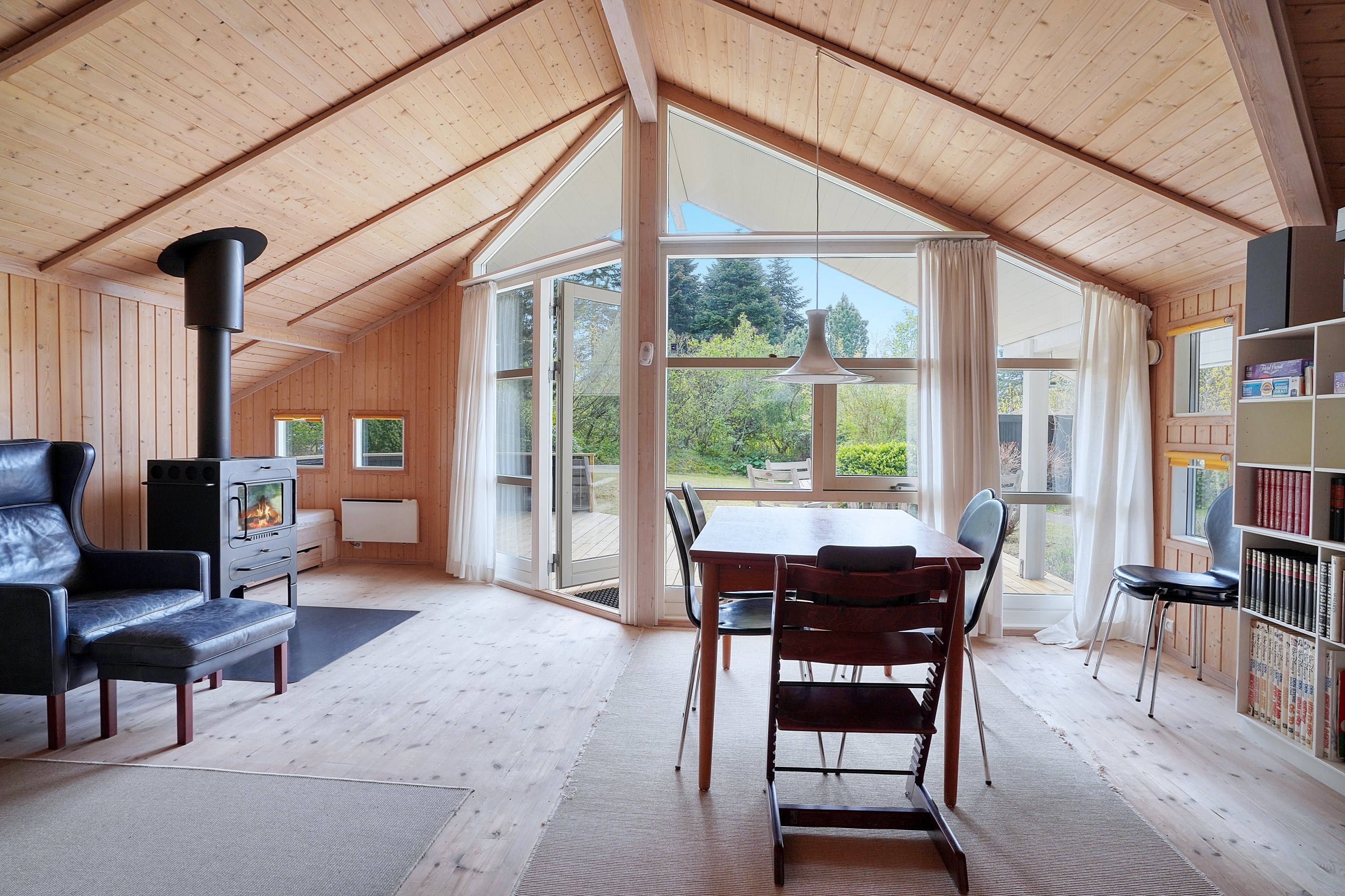 Fremhævet stue billede i fuldskærmstilstand. Billede af Multebærvej 9, 3100 Hornbæk