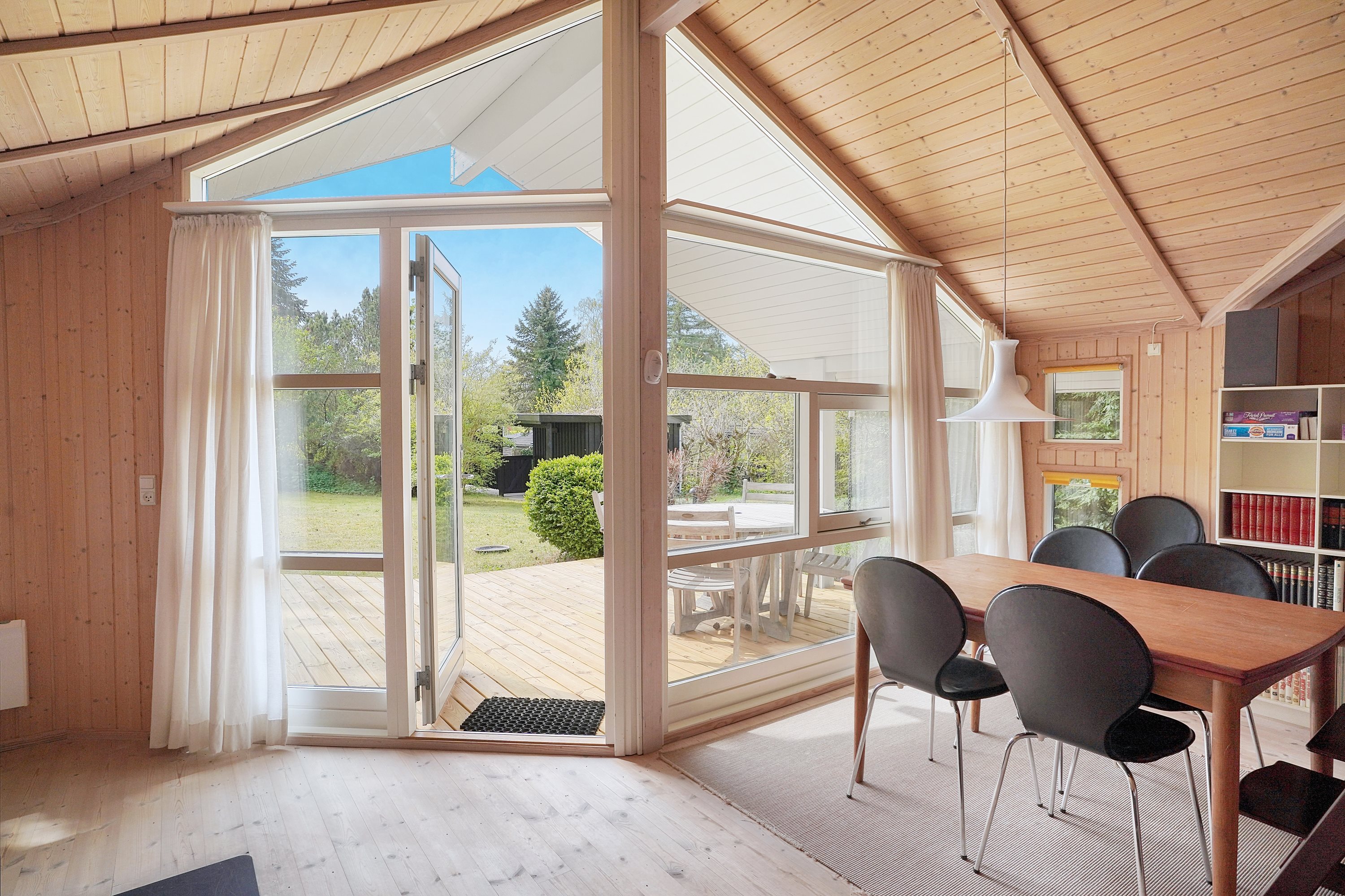 Fremhævet stue billede i fuldskærmstilstand. Billede af Multebærvej 9, 3100 Hornbæk