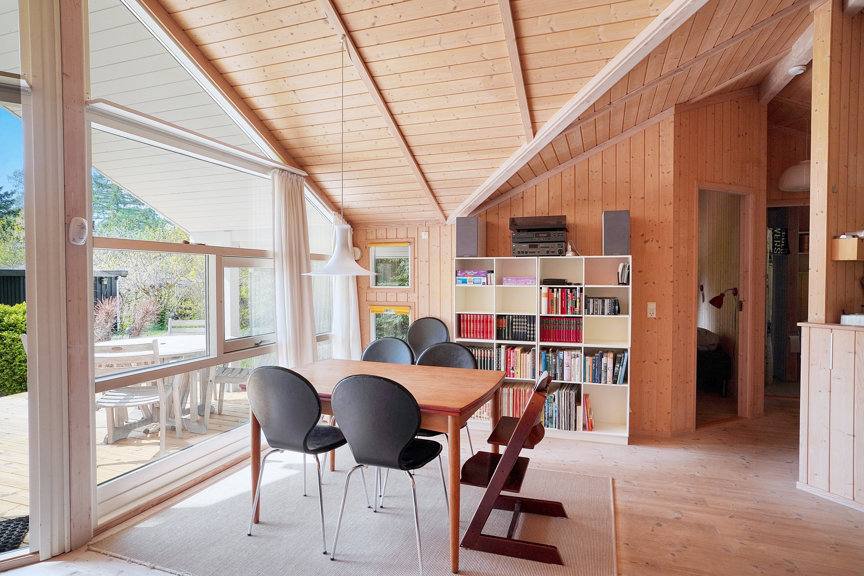 Fremhævet stue billede i fuldskærmstilstand. Billede af Multebærvej 9, 3100 Hornbæk