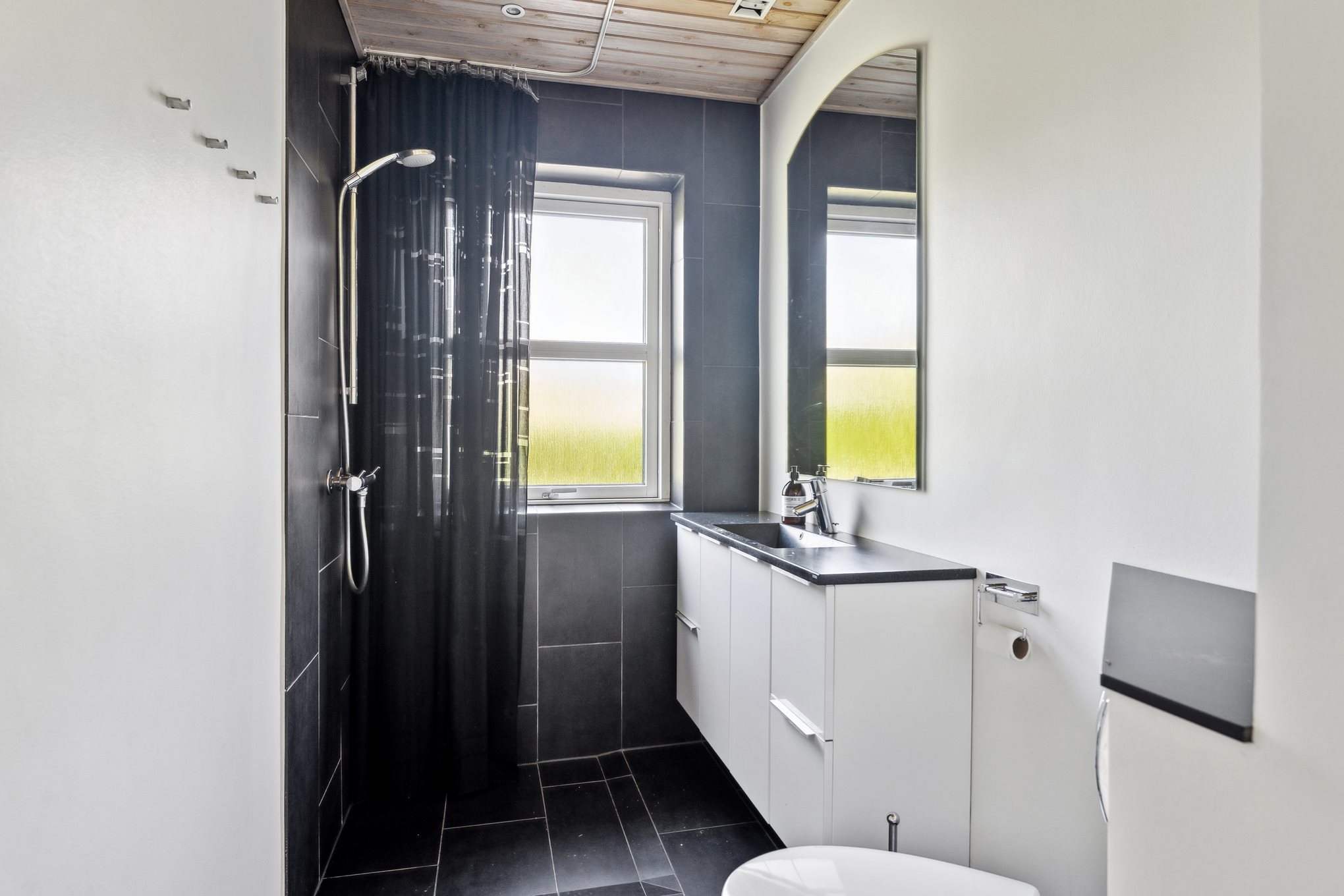 Fremhævet badeværelse billede i fuldskærmstilstand. Billede af Marienborgvej 5, 8930 Randers NØ