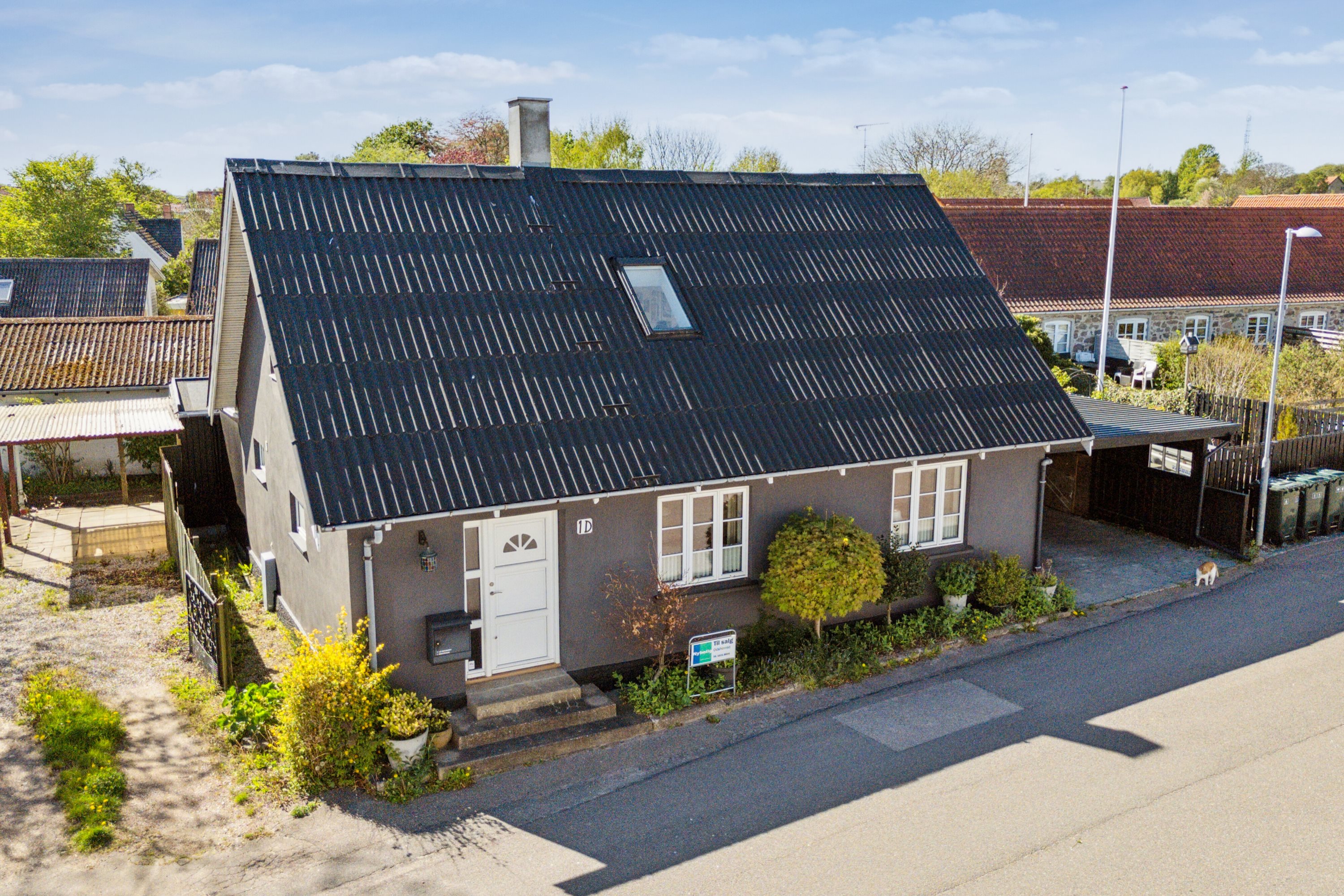 Fremhævet set fra vejen billede i fuldskærmstilstand. Billede af Bag Kirken 1D, 4573 Højby