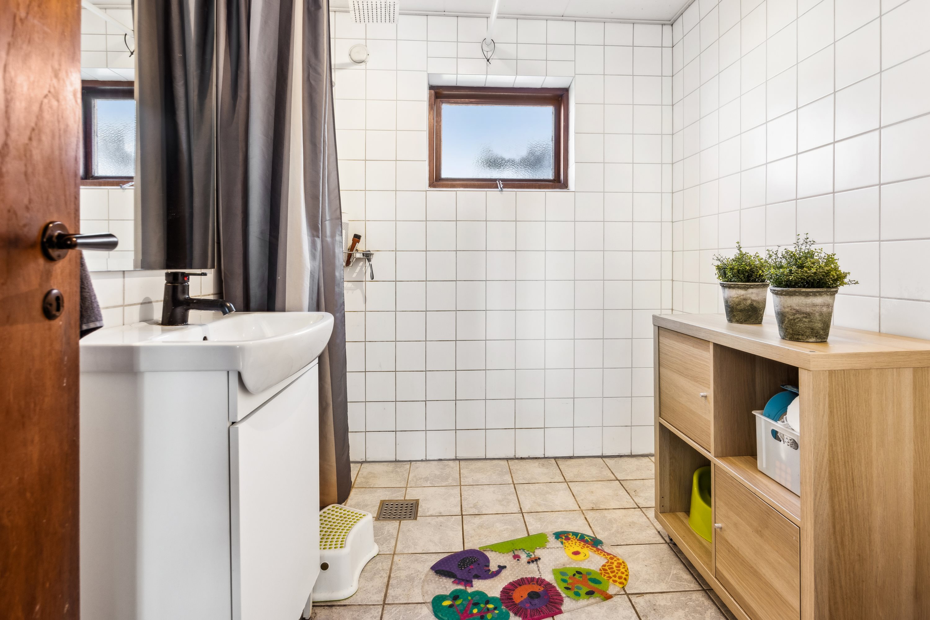 Fremhævet badeværelse billede i fuldskærmstilstand. Billede af Korsbrovej 27, 9381 Sulsted