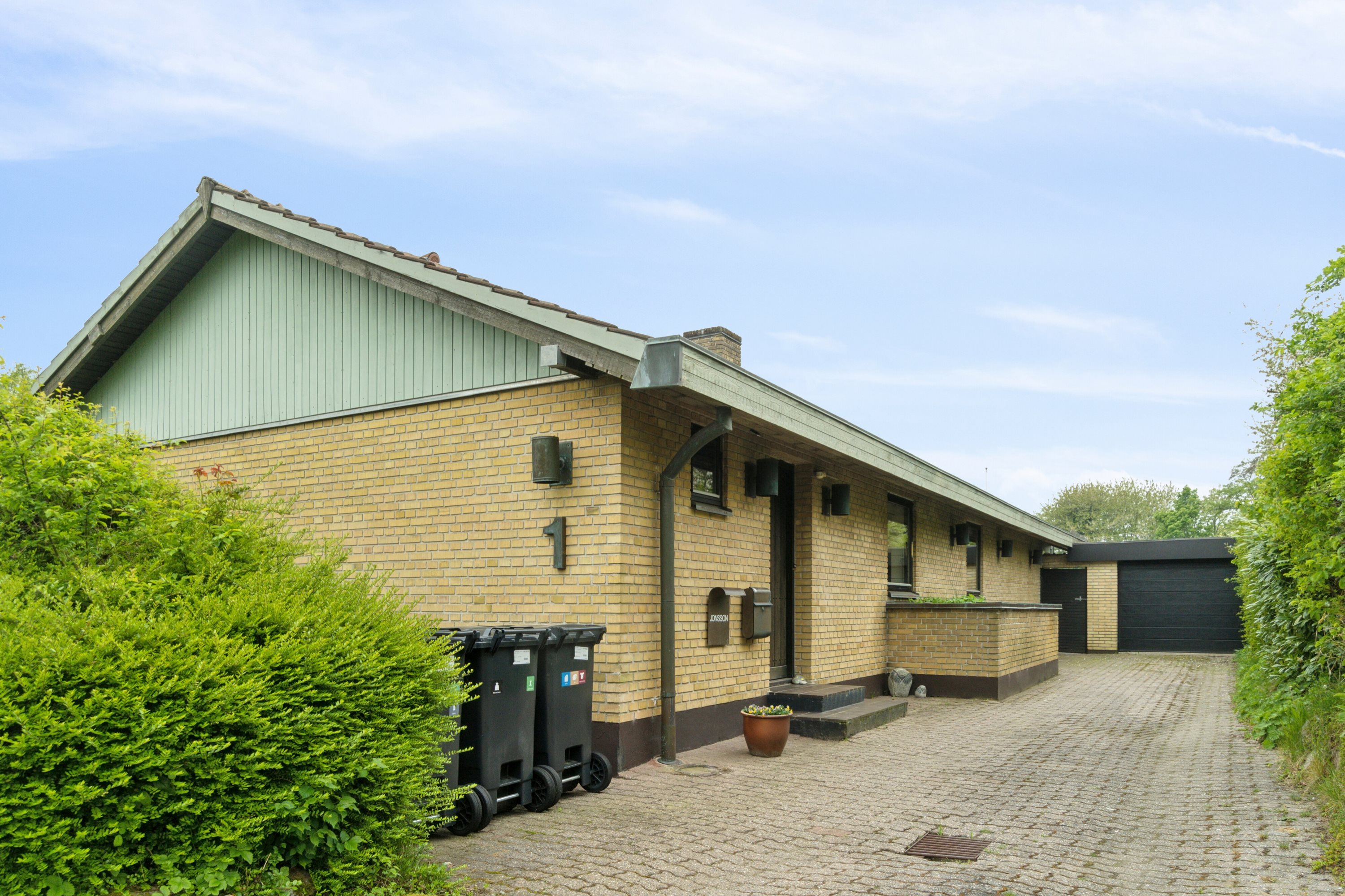 Miniaturebillede 1: ejendommen. Billede af Æblehegnet 1, 8320 Mårslet