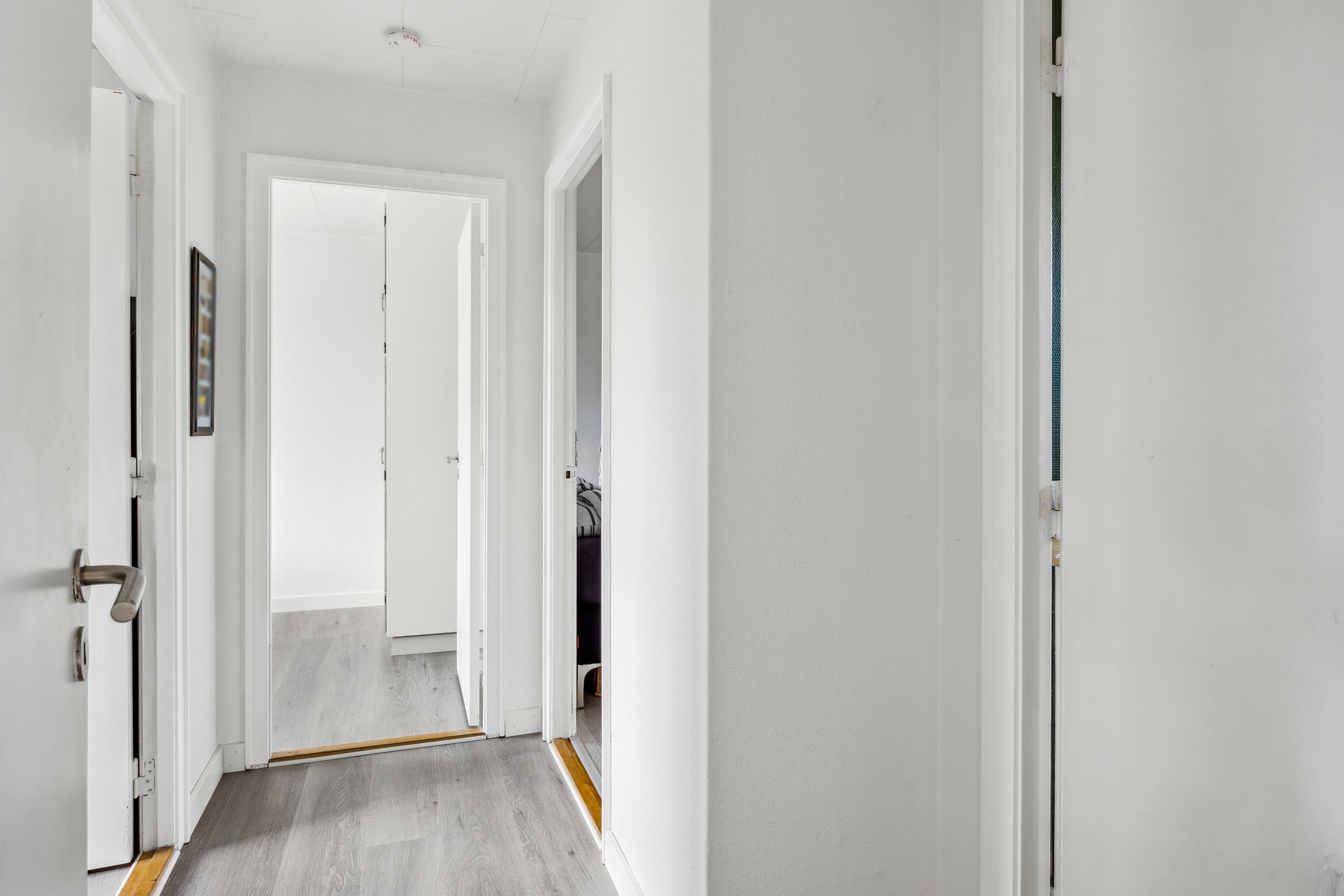 Fremhævet gang billede i fuldskærmstilstand. Billede af Linde Alle 27, 8963 Auning