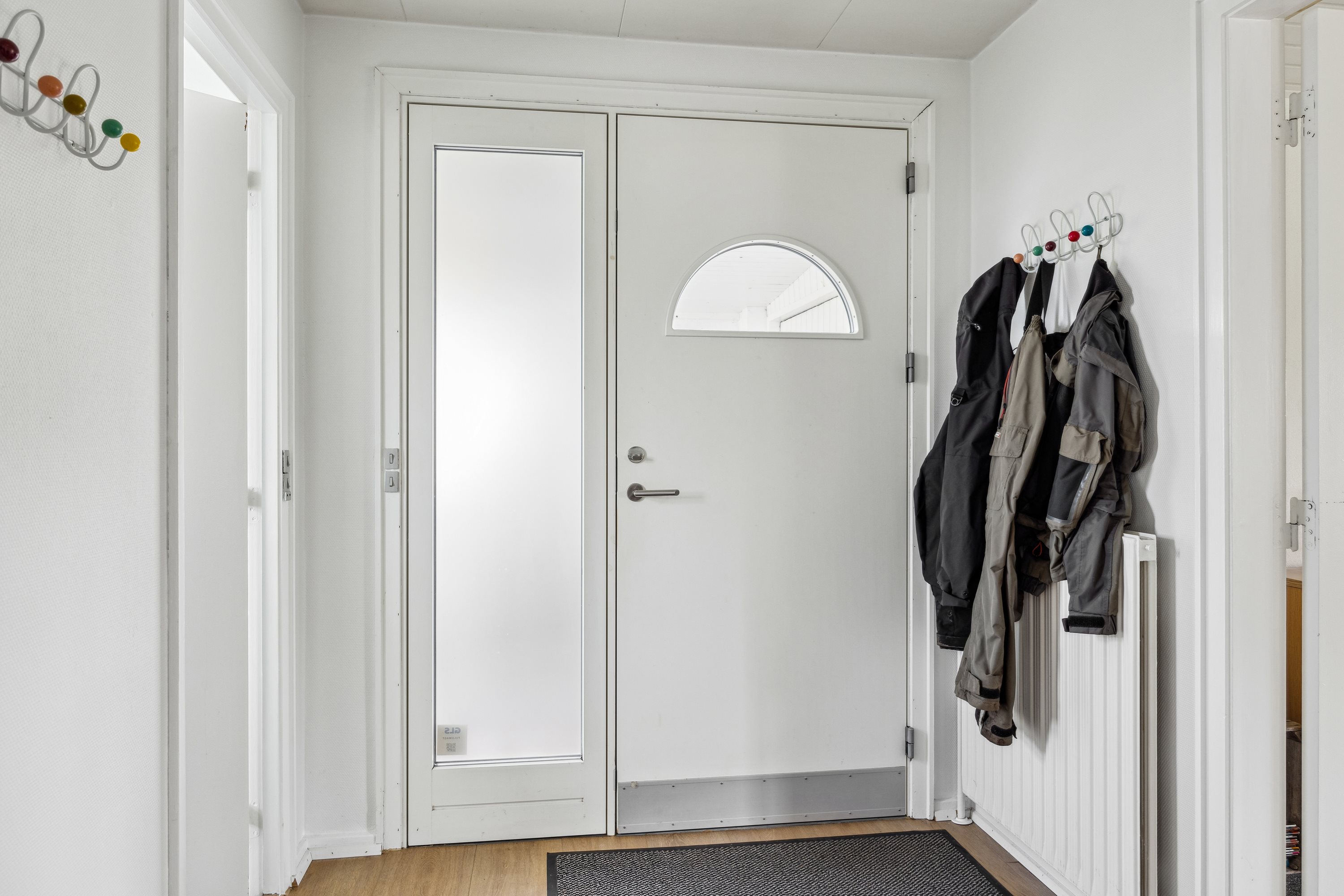 Fremhævet entré billede i fuldskærmstilstand. Billede af Linde Alle 27, 8963 Auning