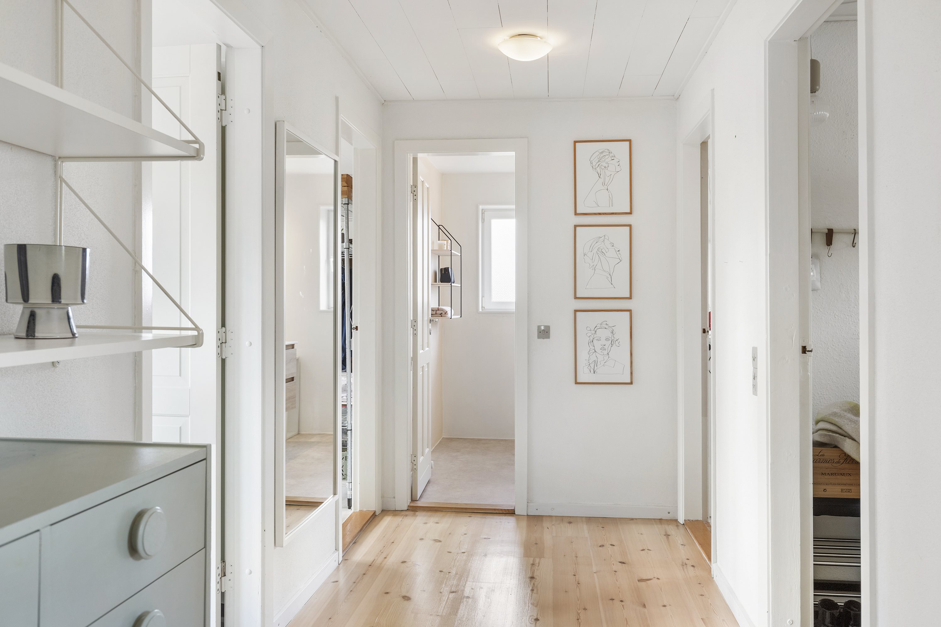 Fremhævet gang billede i fuldskærmstilstand. Billede af Havørnens Vænge 5, 9700 Brønderslev