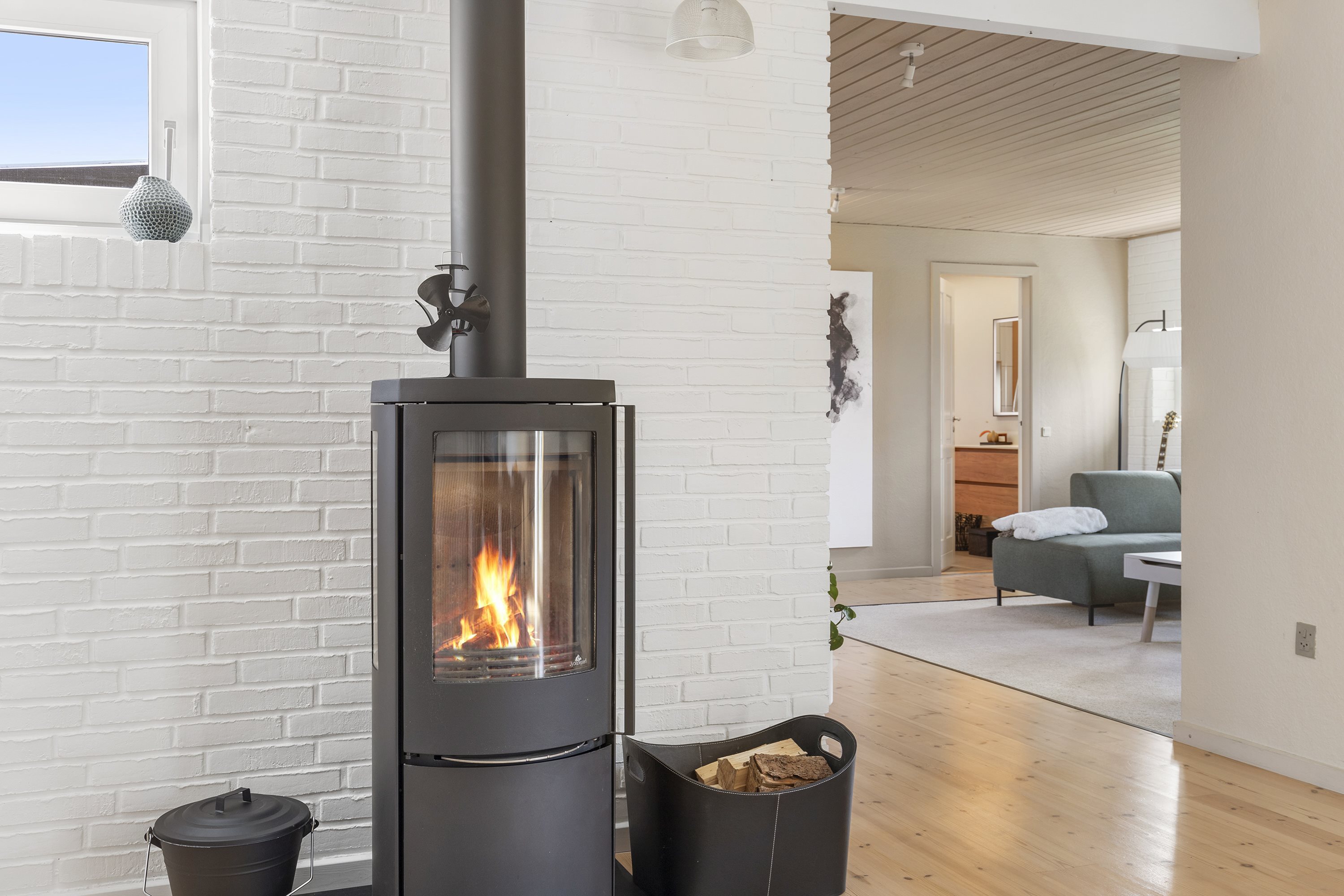 Fremhævet stue billede i fuldskærmstilstand. Billede af Havørnens Vænge 5, 9700 Brønderslev