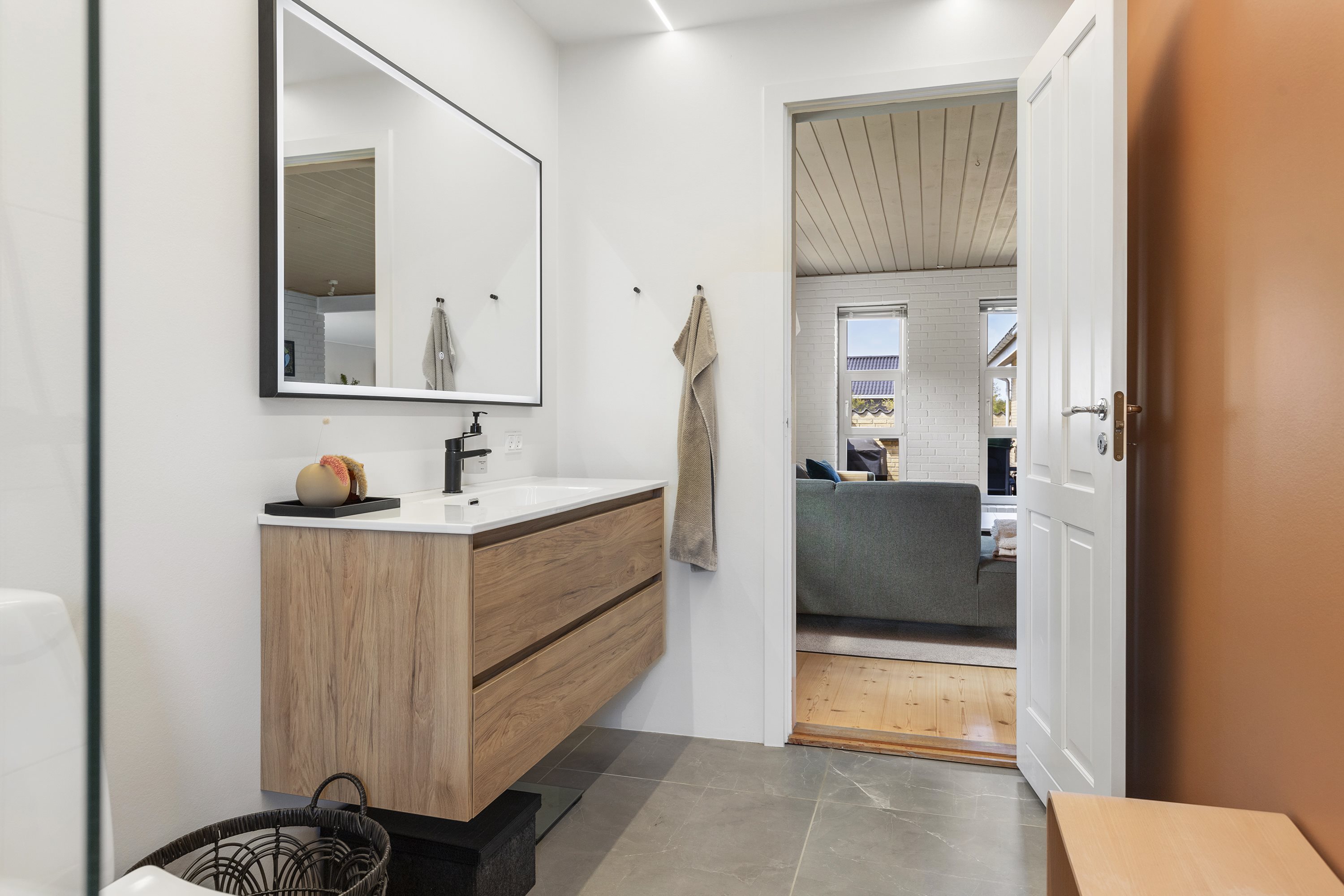 Fremhævet badeværelse billede i fuldskærmstilstand. Billede af Havørnens Vænge 5, 9700 Brønderslev