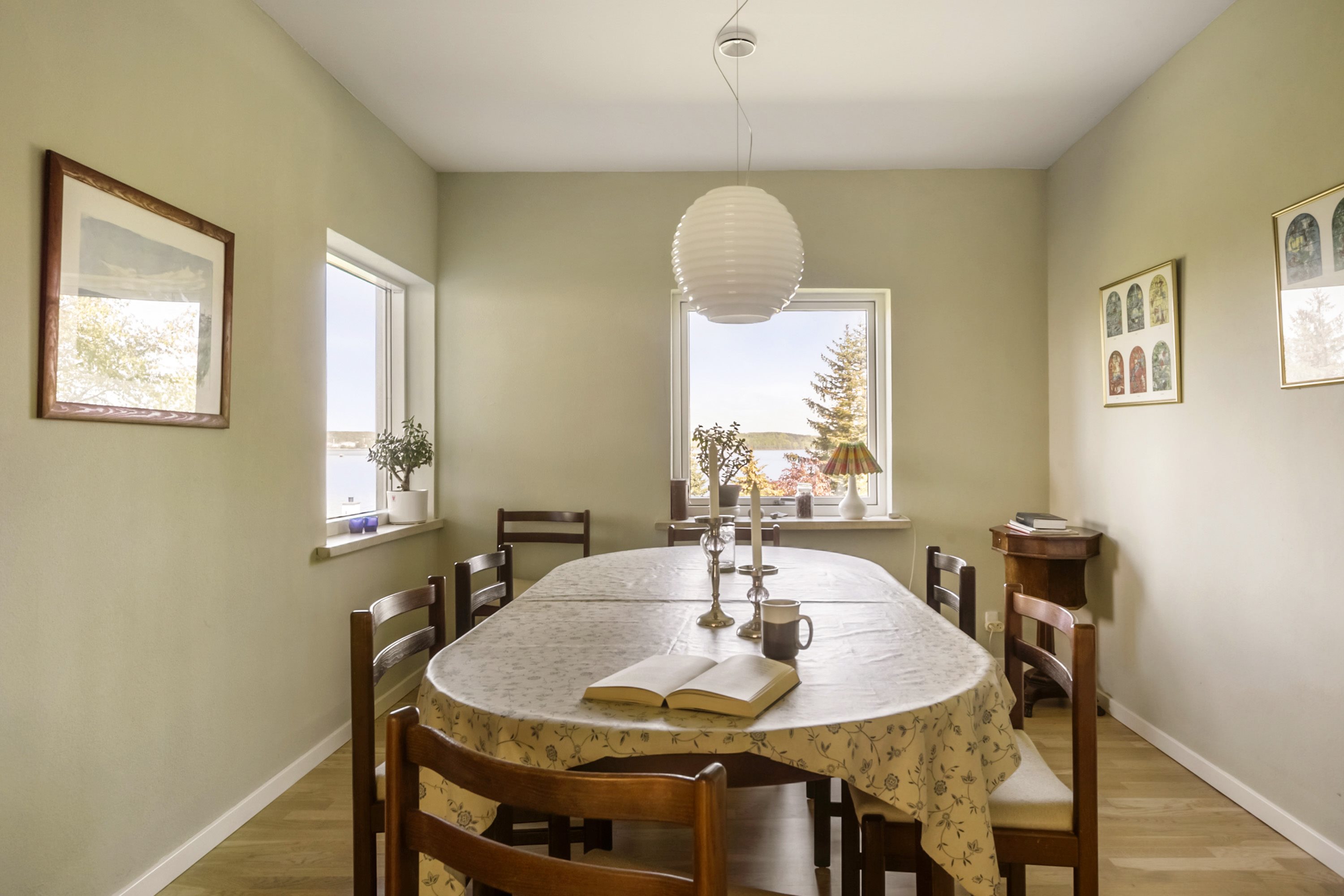 Fremhævet spisestue billede i fuldskærmstilstand. Billede af Varnæsvej 137, 6200 Aabenraa