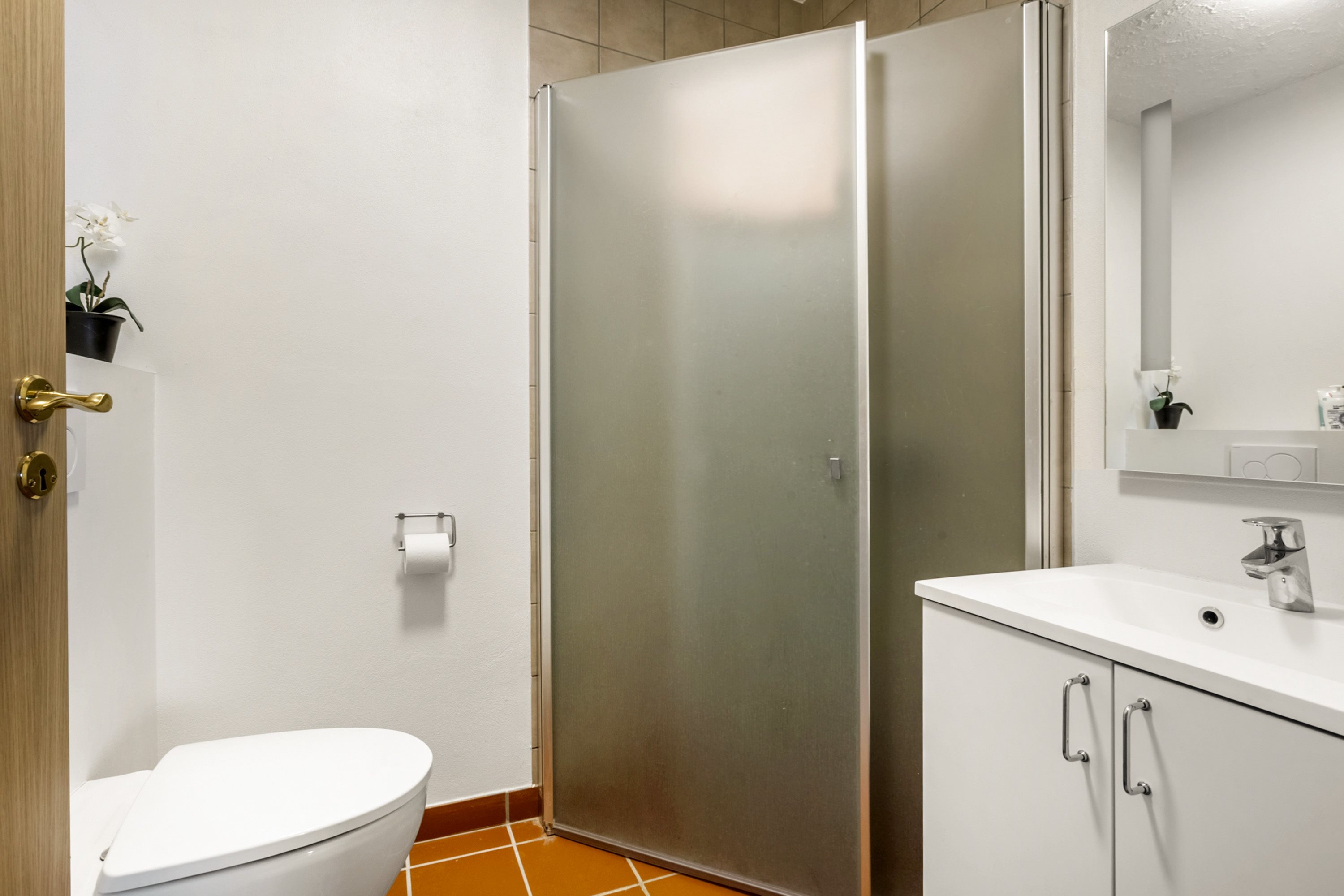 Fremhævet badeværelse billede i fuldskærmstilstand. Billede af Varnæsvej 137, 6200 Aabenraa