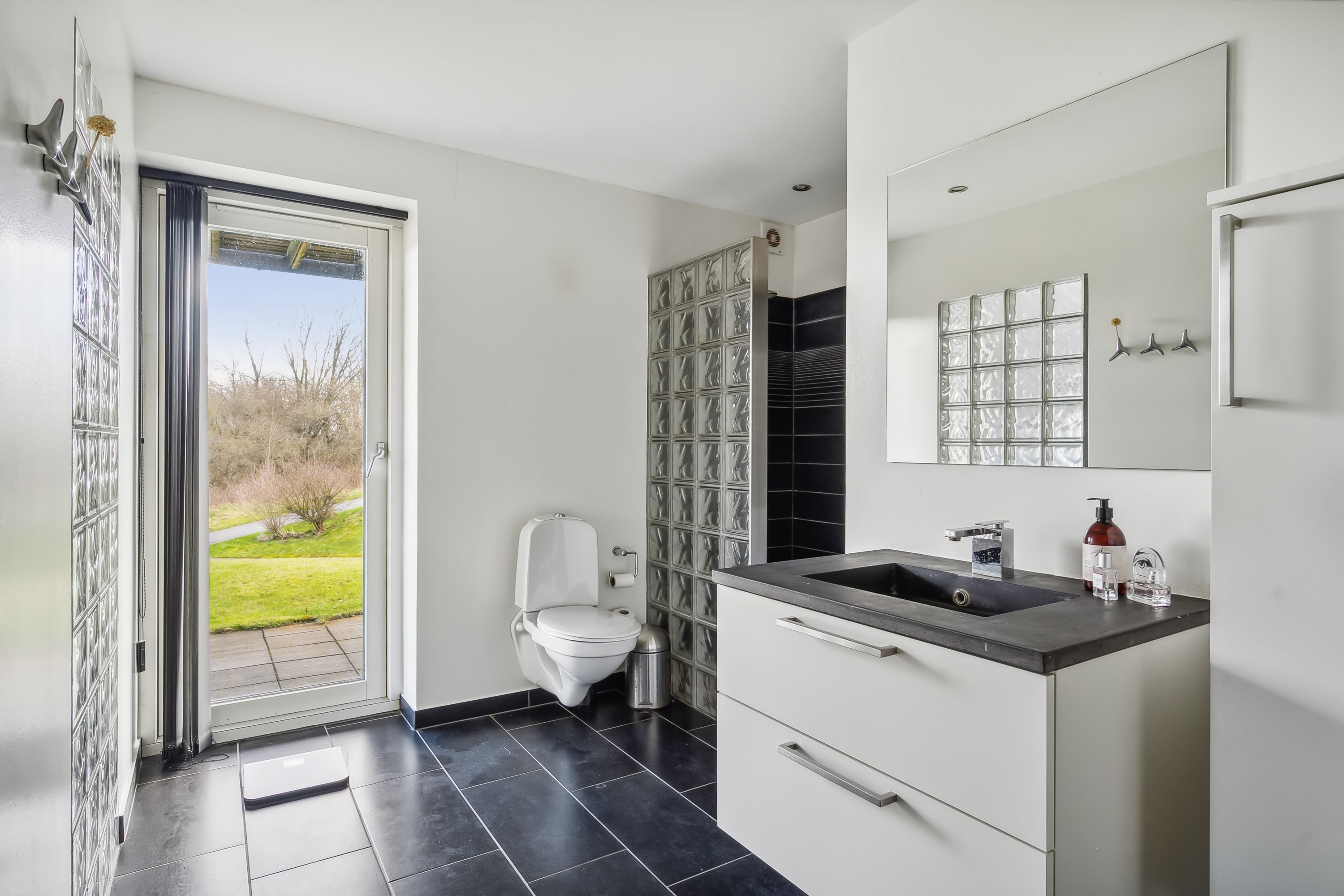 Fremhævet badeværelse billede i fuldskærmstilstand. Billede af Hyldevej 32, 9500 Hobro