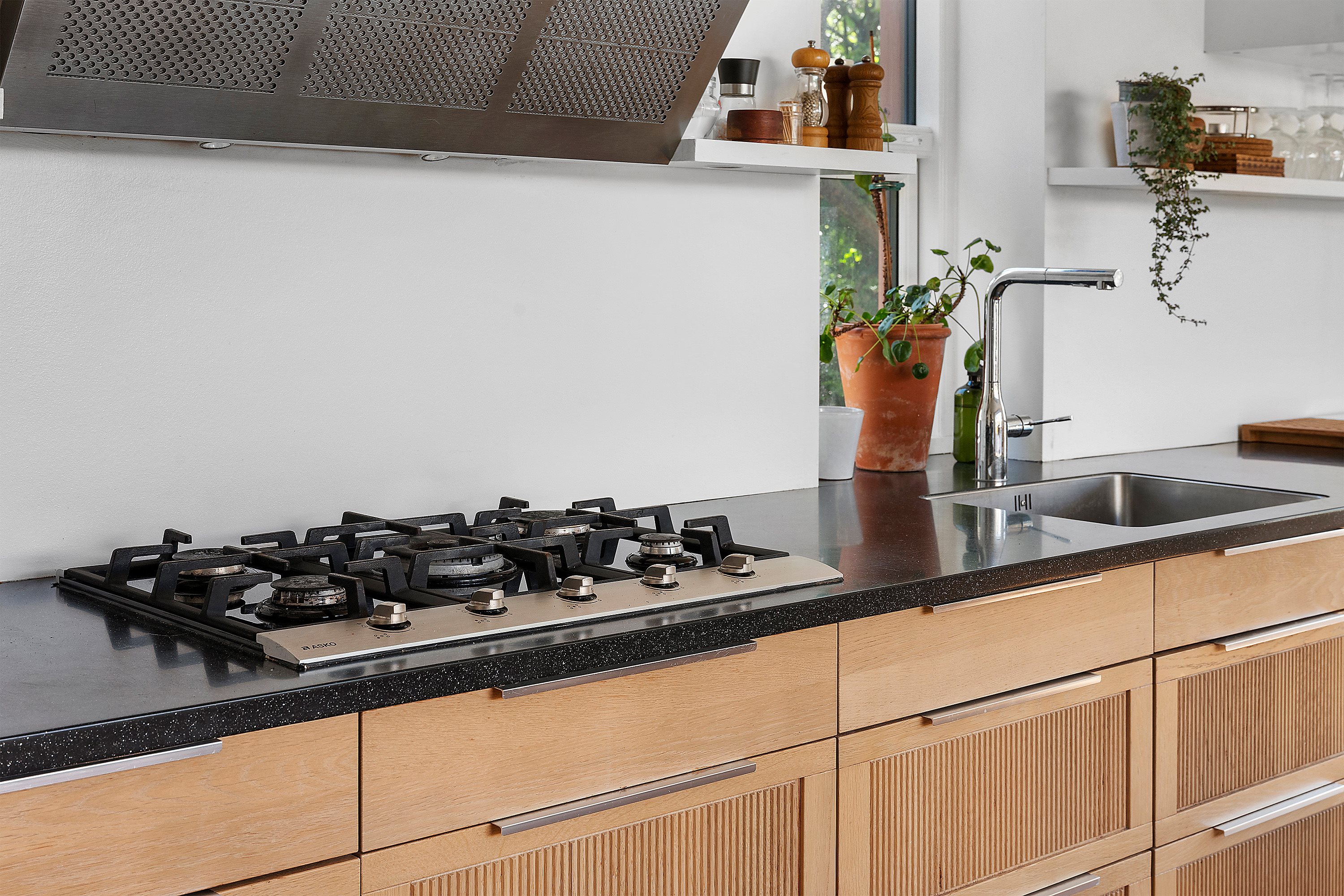 Fremhævet køkken billede i fuldskærmstilstand. Billede af Tonysvej 9, 2920 Charlottenlund