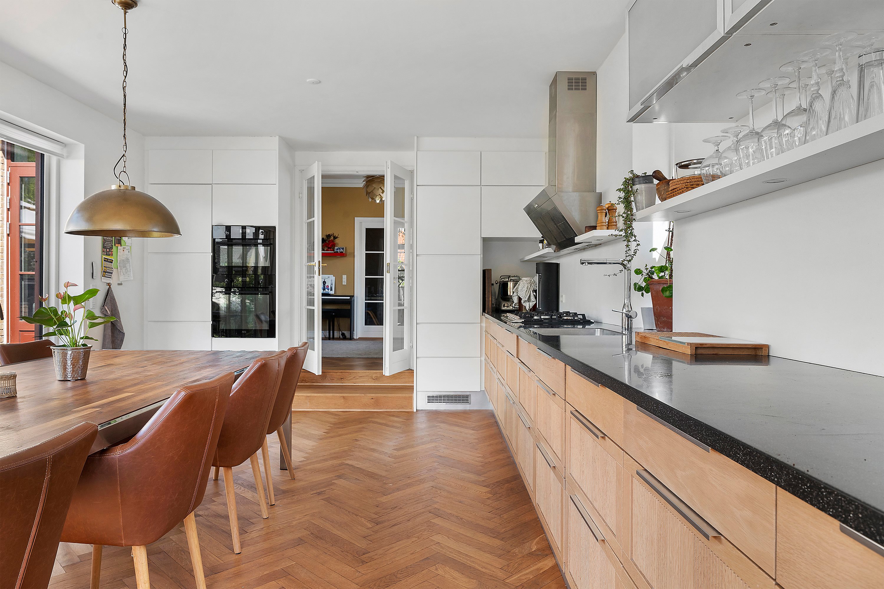 Fremhævet spisekøkken billede i fuldskærmstilstand. Billede af Tonysvej 9, 2920 Charlottenlund