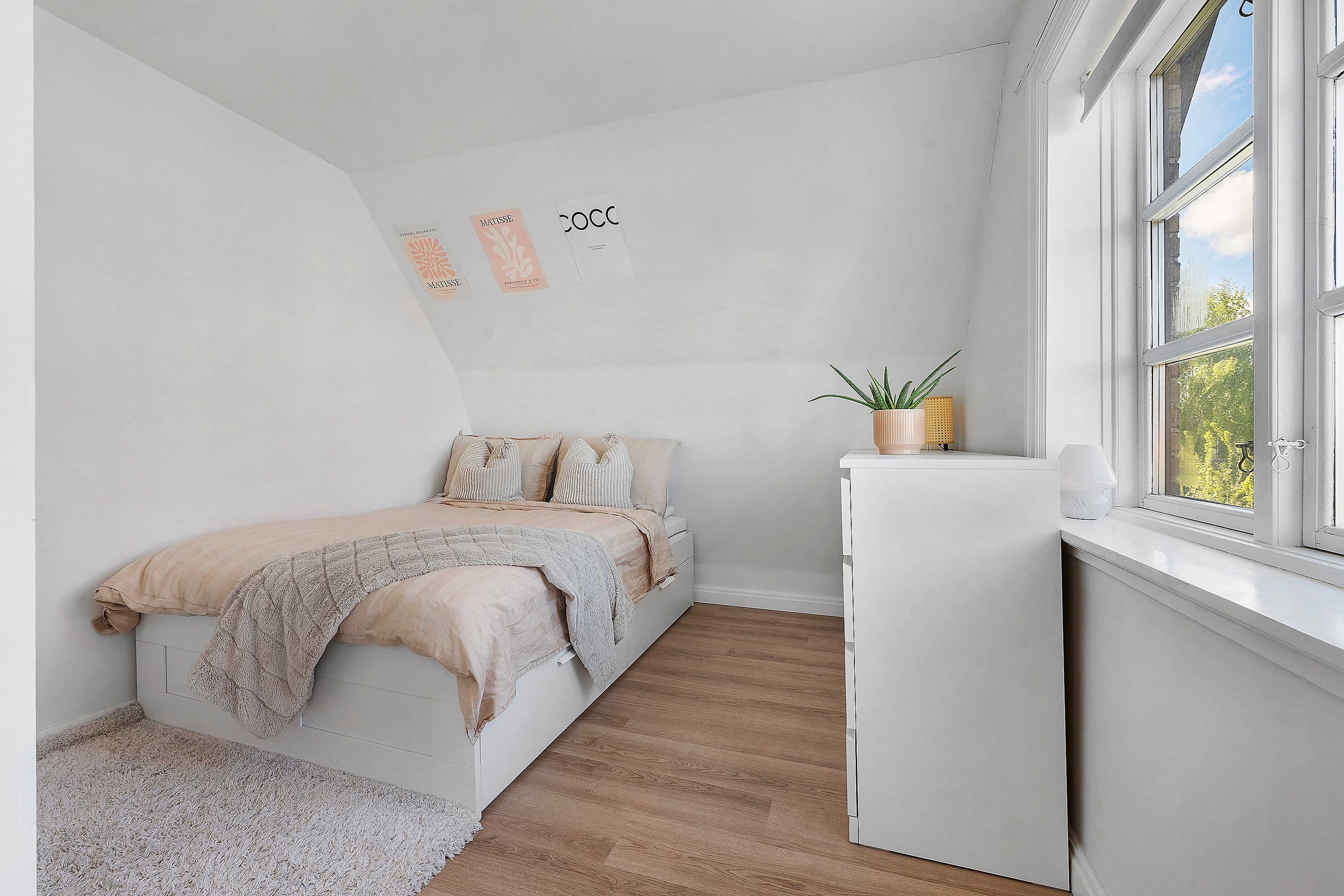 Fremhævet soveværelse billede i fuldskærmstilstand. Billede af Tonysvej 9, 2920 Charlottenlund