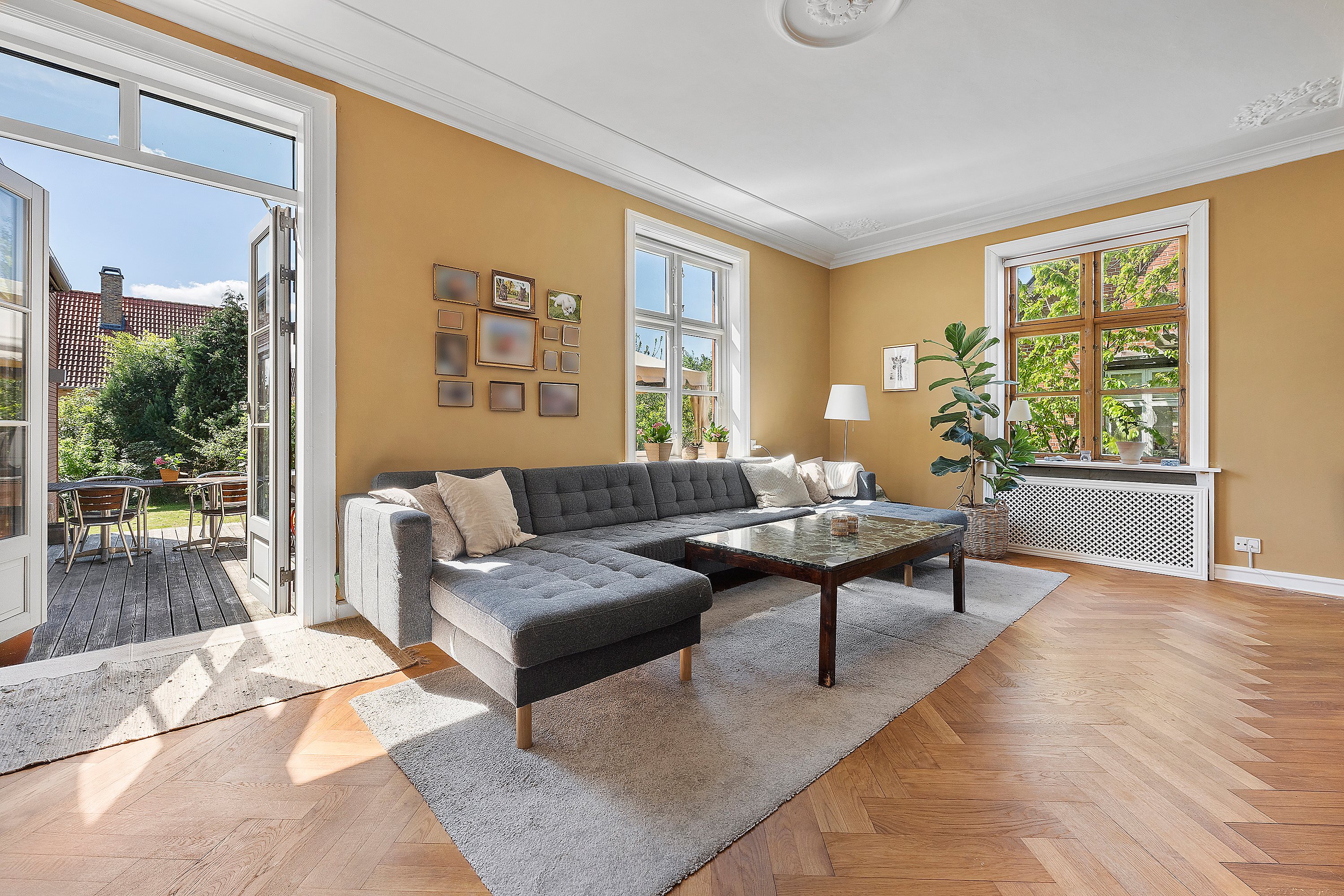 Fremhævet stue billede i fuldskærmstilstand. Billede af Tonysvej 9, 2920 Charlottenlund