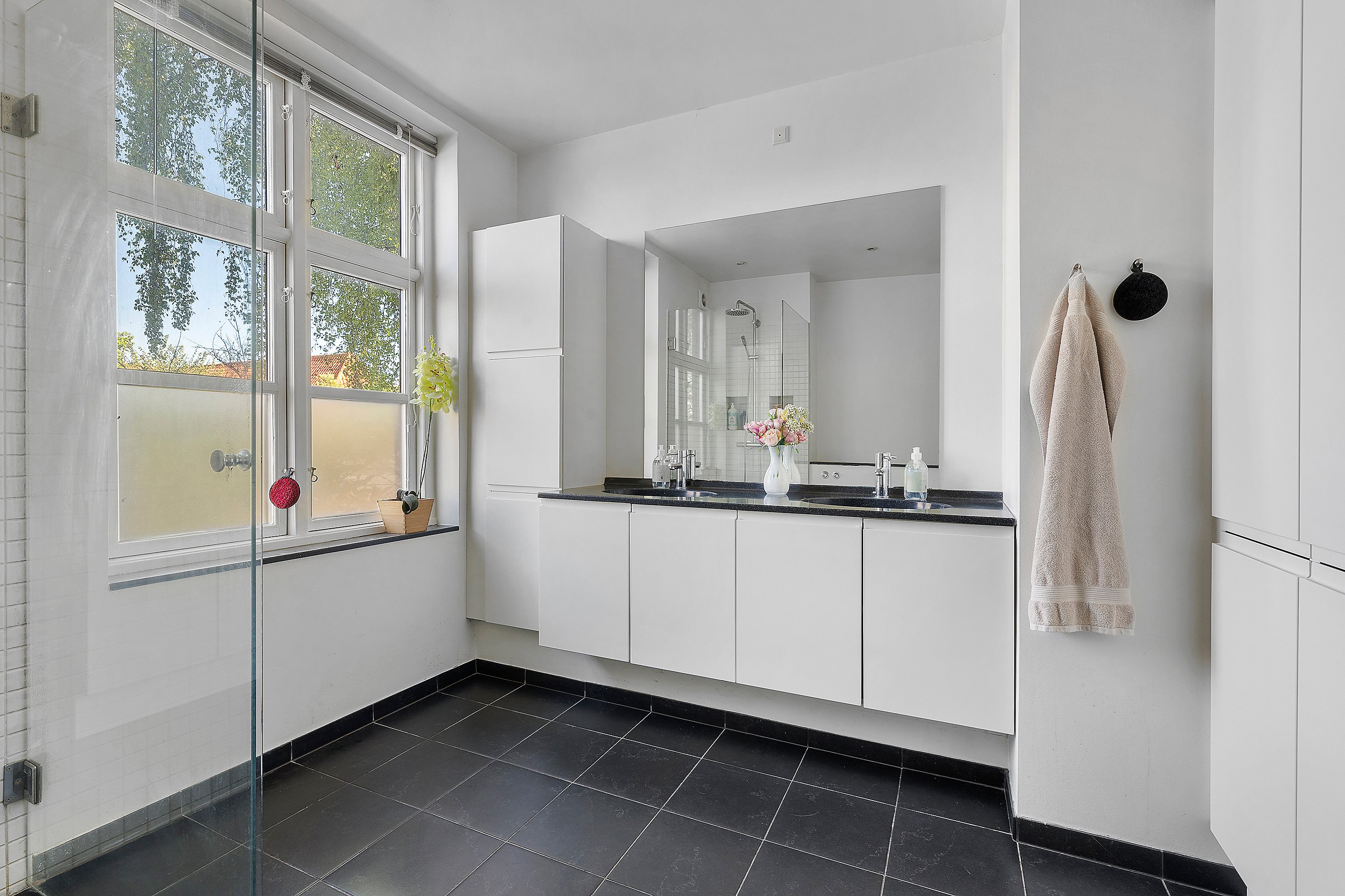 Fremhævet badeværelse billede i fuldskærmstilstand. Billede af Tonysvej 9, 2920 Charlottenlund