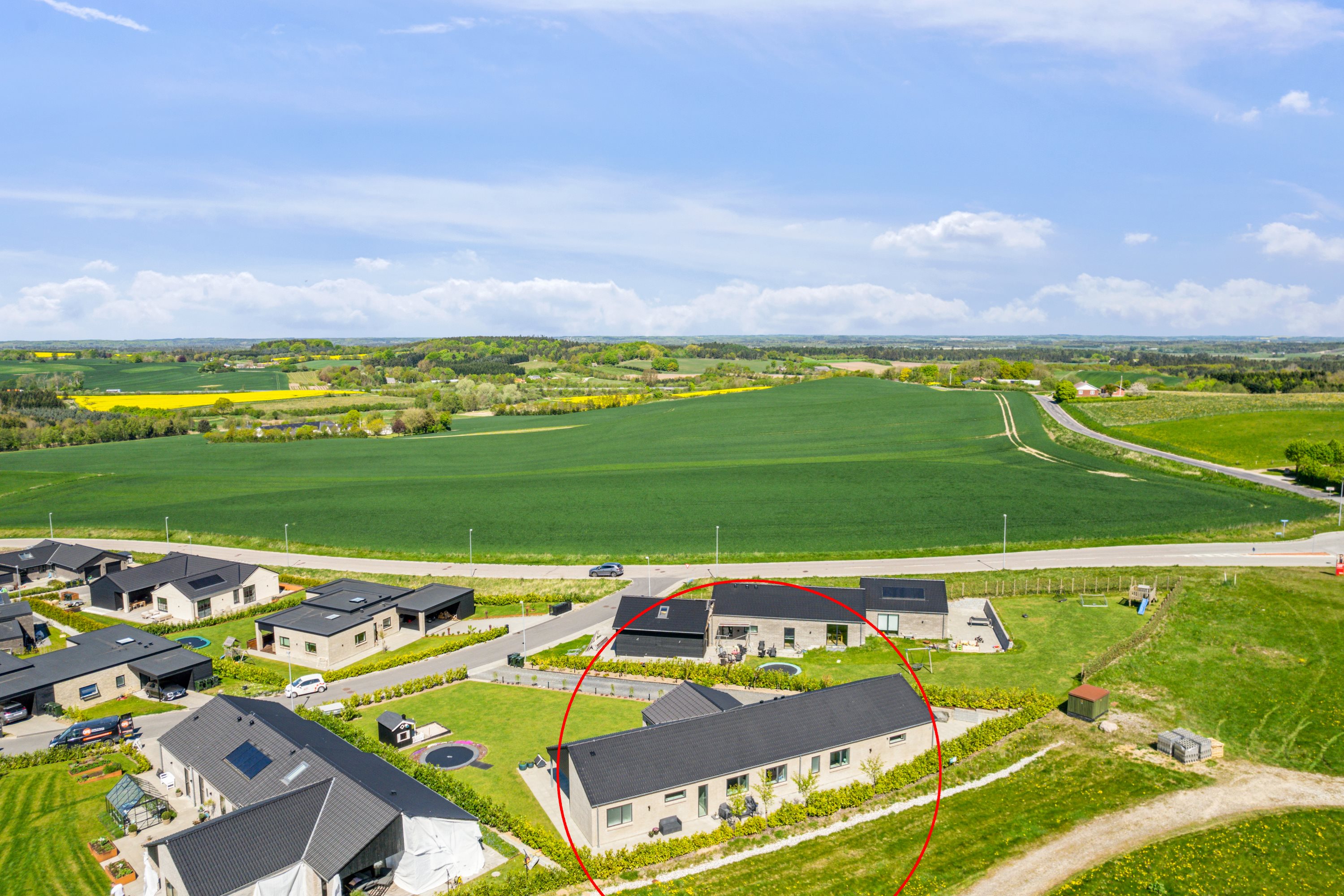 Fremhævet luftfoto billede i fuldskærmstilstand. Billede af Kappelgårdparken 3, 8410 Rønde