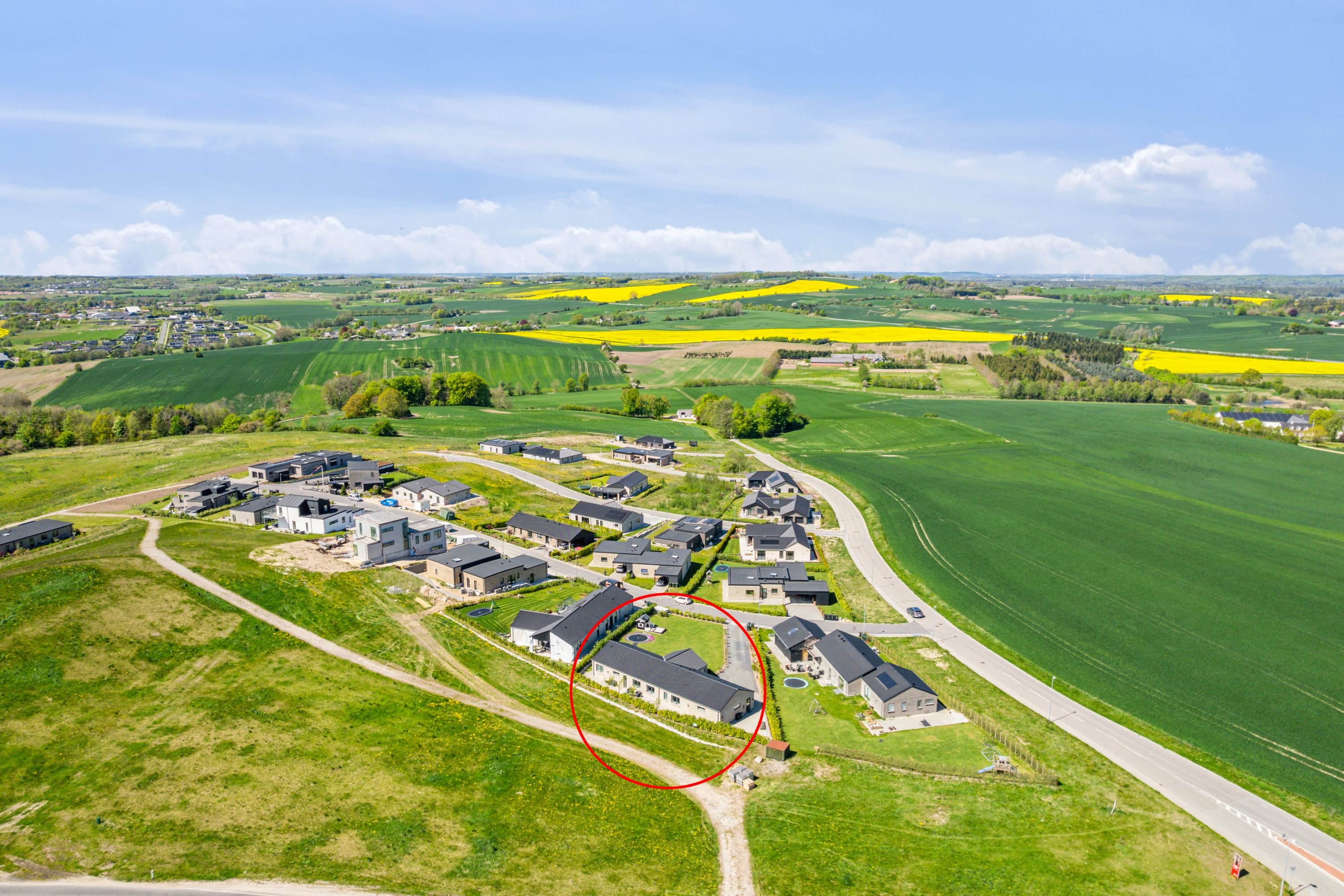 Fremhævet luftfoto billede i fuldskærmstilstand. Billede af Kappelgårdparken 3, 8410 Rønde