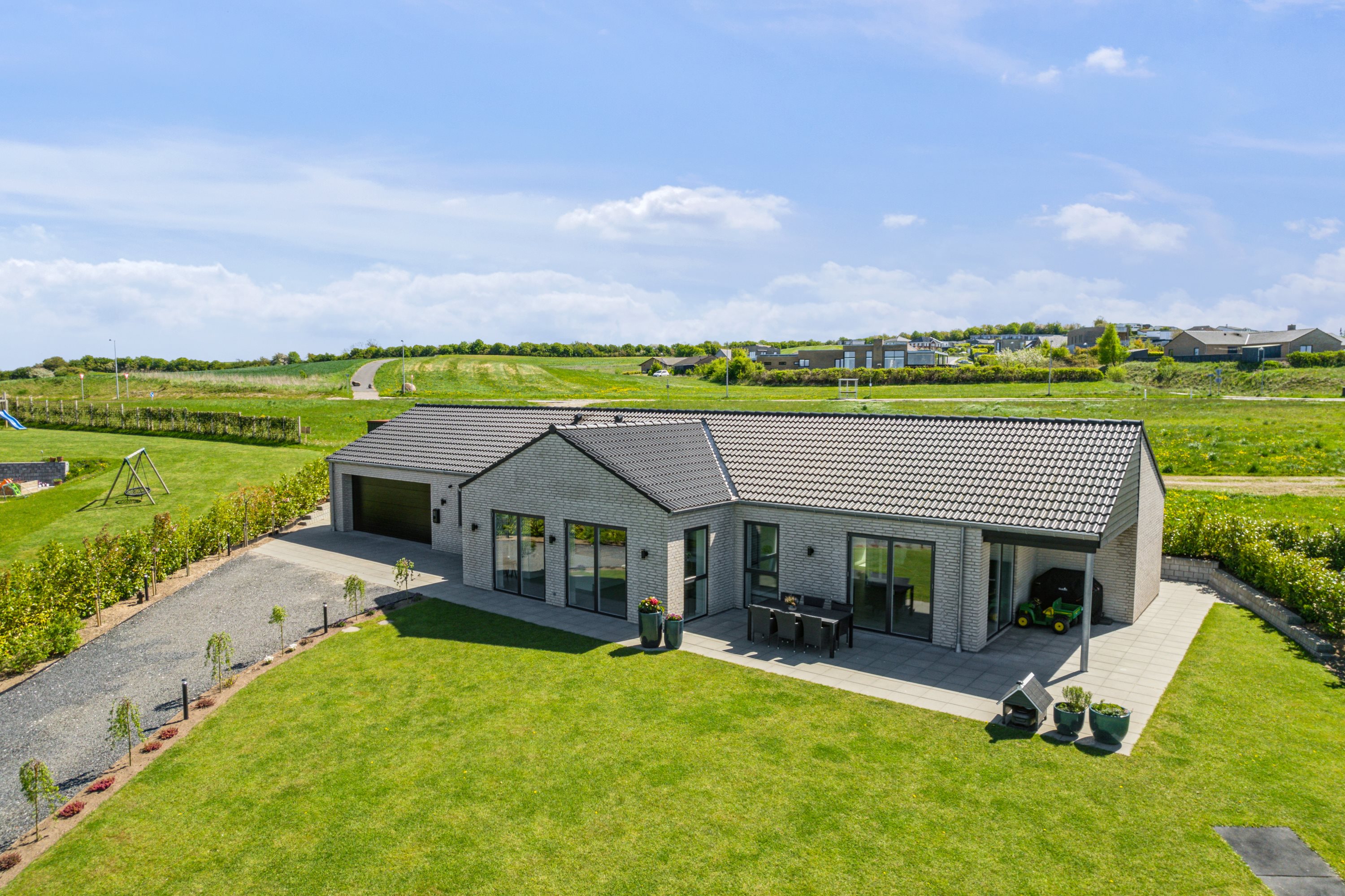 Fremhævet ejendom 1 billede i fuldskærmstilstand. Billede af Kappelgårdparken 3, 8410 Rønde