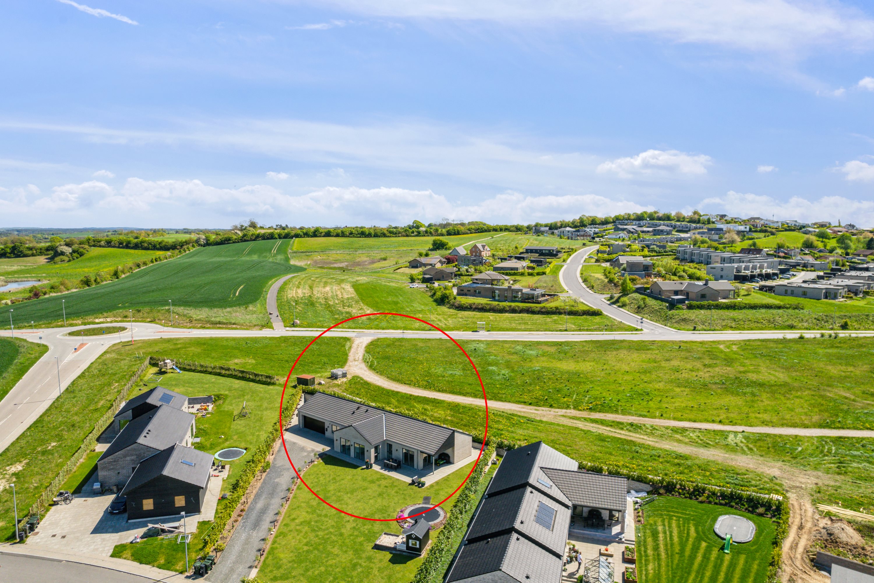 Fremhævet luftfoto billede i fuldskærmstilstand. Billede af Kappelgårdparken 3, 8410 Rønde