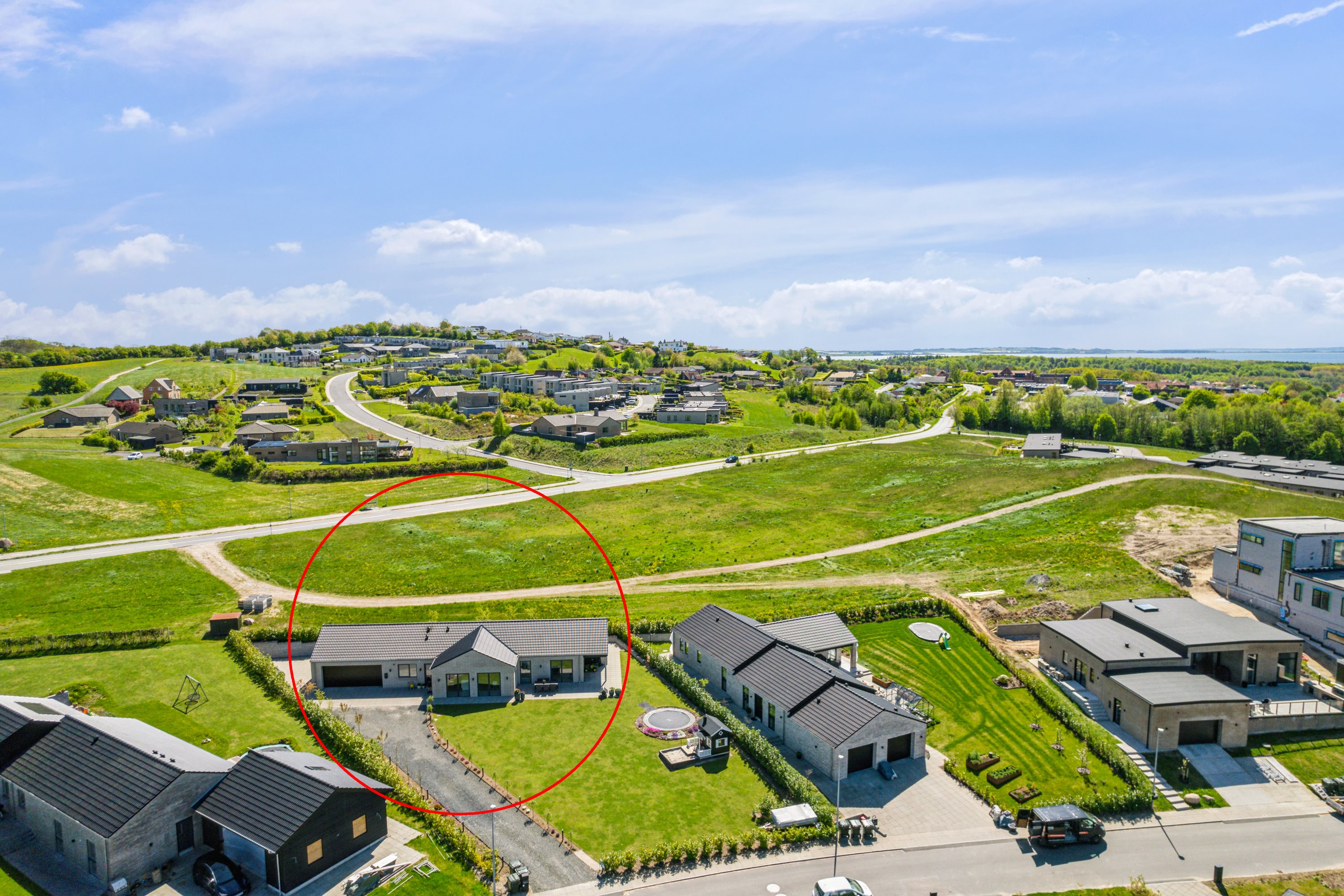 Fremhævet luftfoto billede i fuldskærmstilstand. Billede af Kappelgårdparken 3, 8410 Rønde