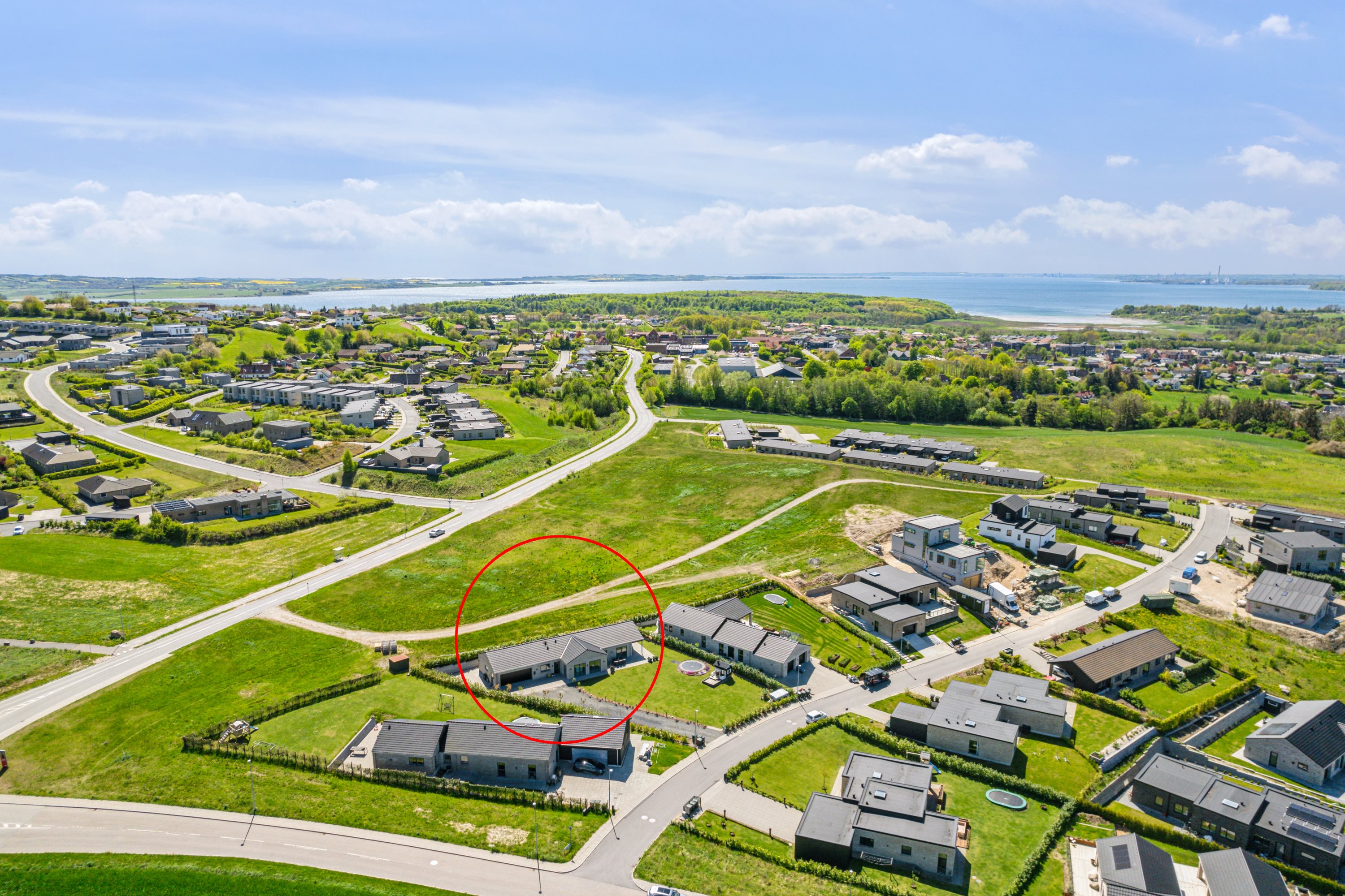 Fremhævet luftfoto billede i fuldskærmstilstand. Billede af Kappelgårdparken 3, 8410 Rønde