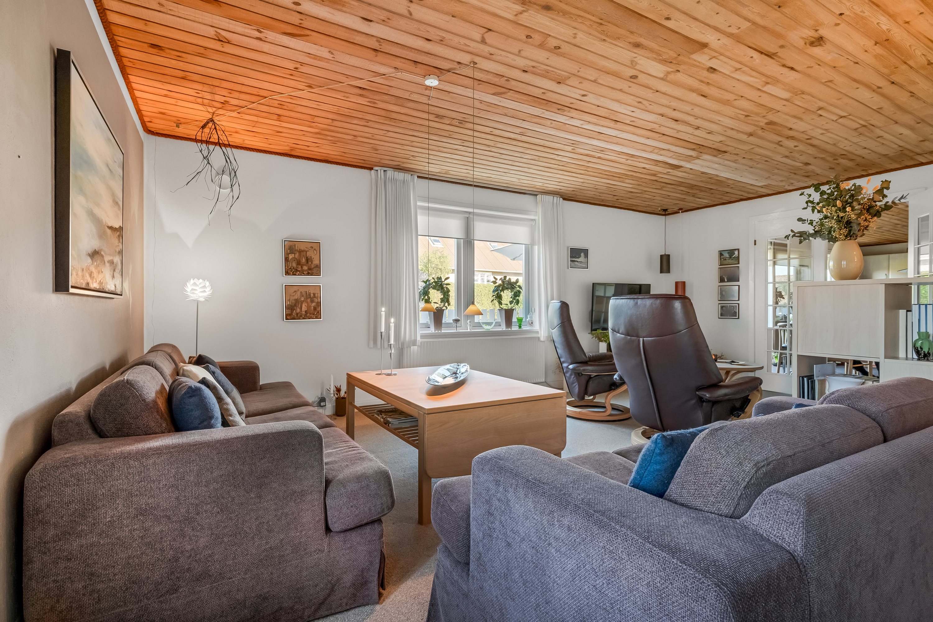 Fremhævet stue billede i fuldskærmstilstand. Billede af Klydevej 17, 7650 Bøvlingbjerg