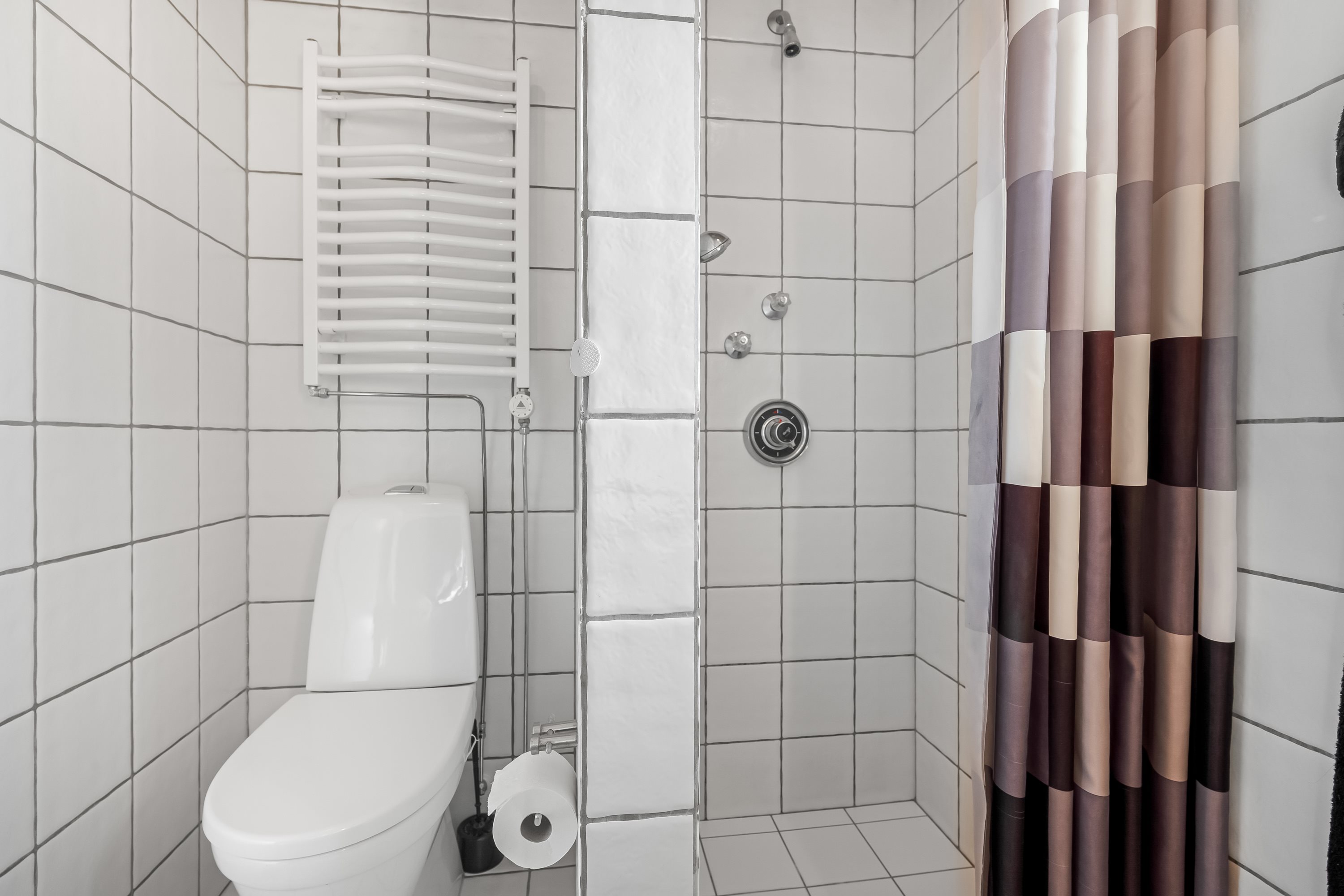 Fremhævet badeværelse billede i fuldskærmstilstand. Billede af Klydevej 17, 7650 Bøvlingbjerg