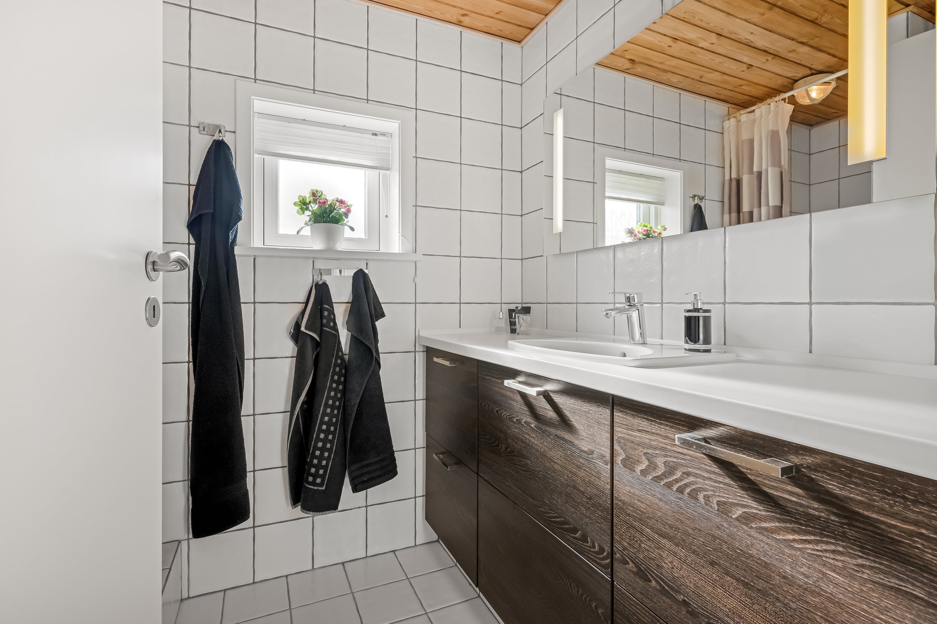 Fremhævet badeværelse billede i fuldskærmstilstand. Billede af Klydevej 17, 7650 Bøvlingbjerg