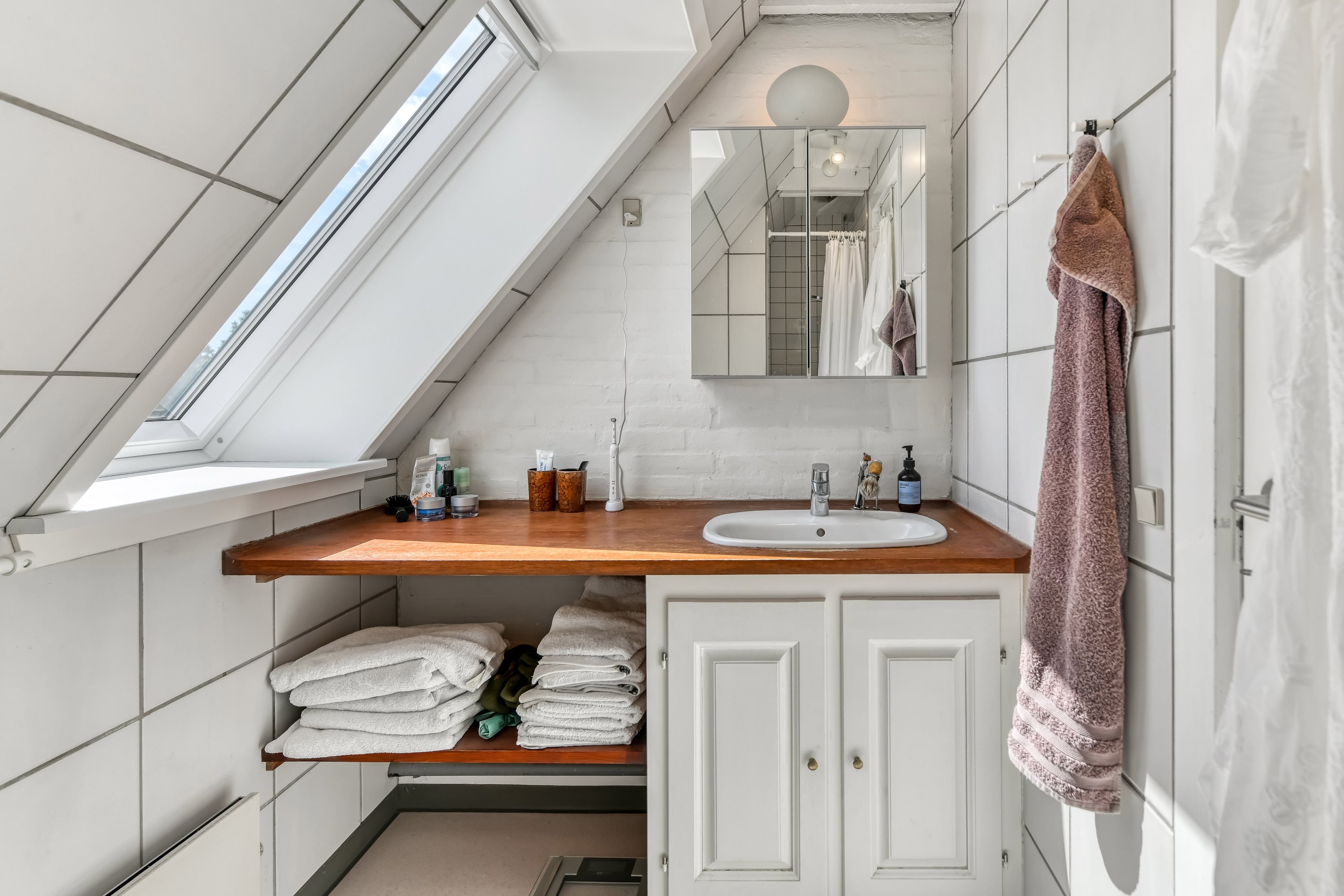 Fremhævet badeværelse billede i fuldskærmstilstand. Billede af Nørre Engen 3, Nordby, 6720 Fanø