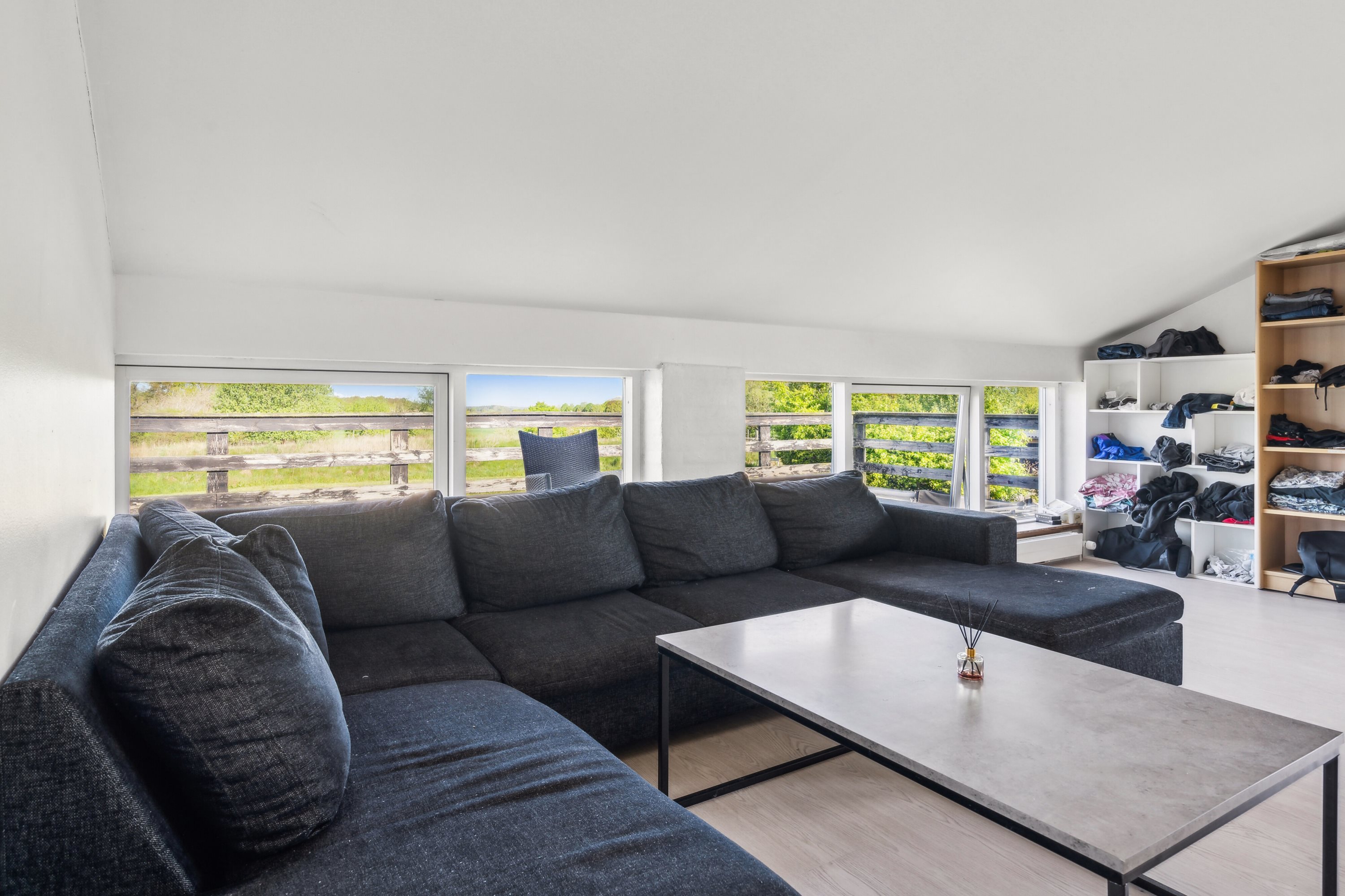 Fremhævet stue billede i fuldskærmstilstand. Billede af Svenstrupvejen 44, 4130 Viby Sjælland