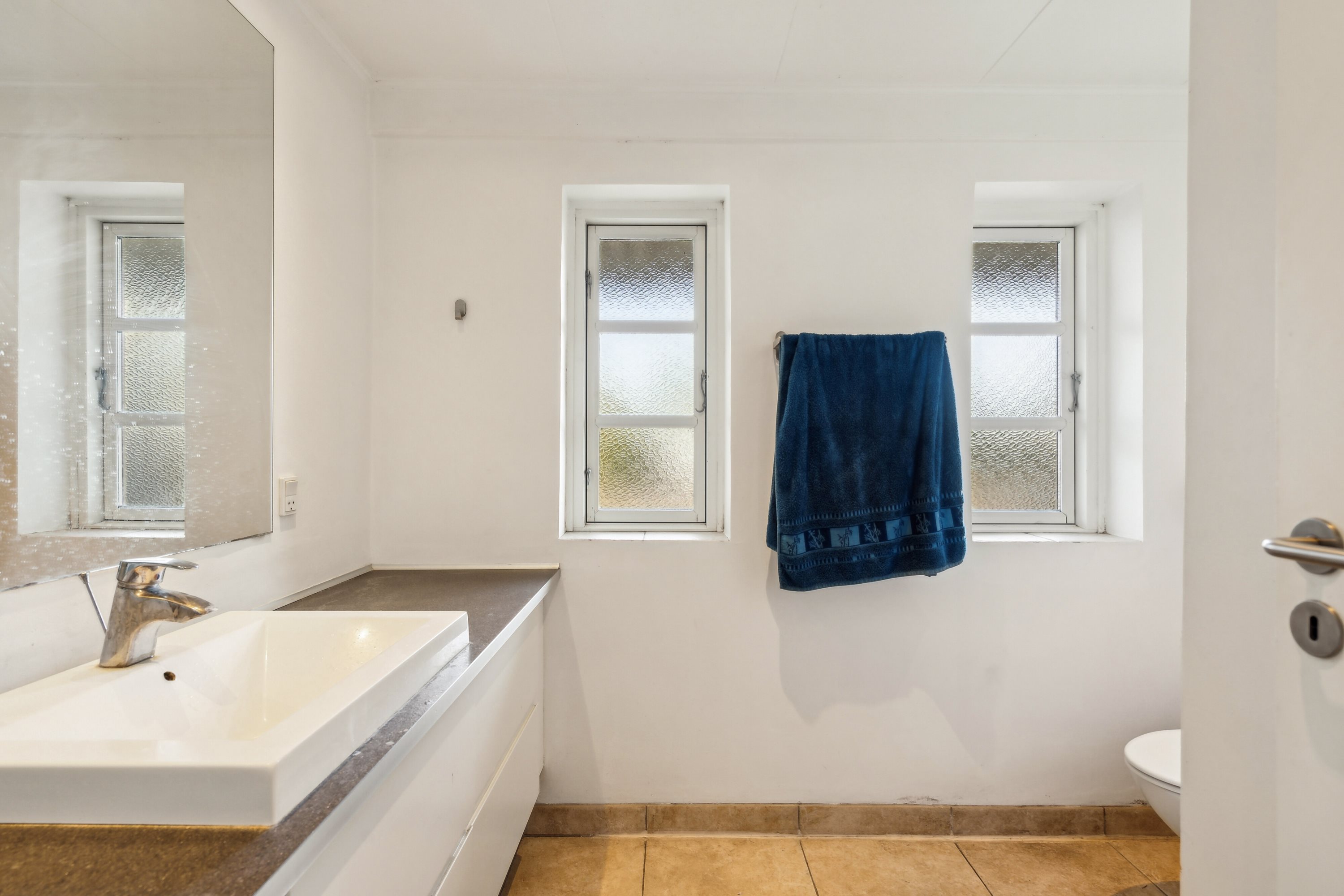 Fremhævet badeværelse billede i fuldskærmstilstand. Billede af Svenstrupvejen 44, 4130 Viby Sjælland