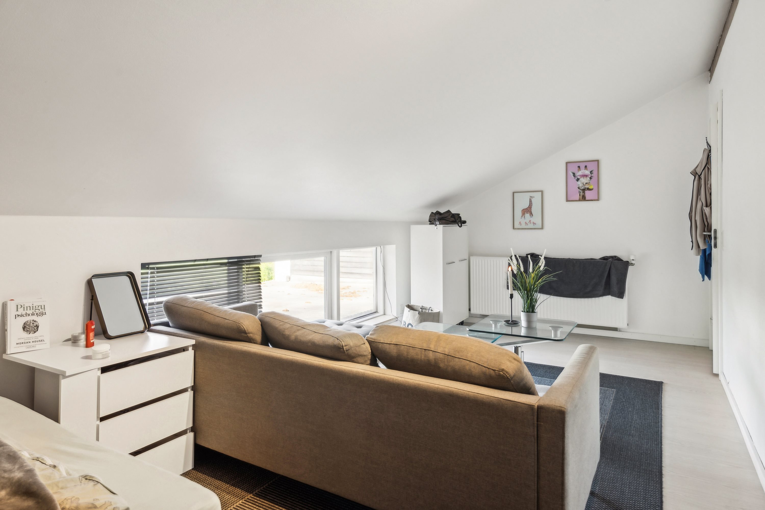 Fremhævet stue billede i fuldskærmstilstand. Billede af Svenstrupvejen 44, 4130 Viby Sjælland