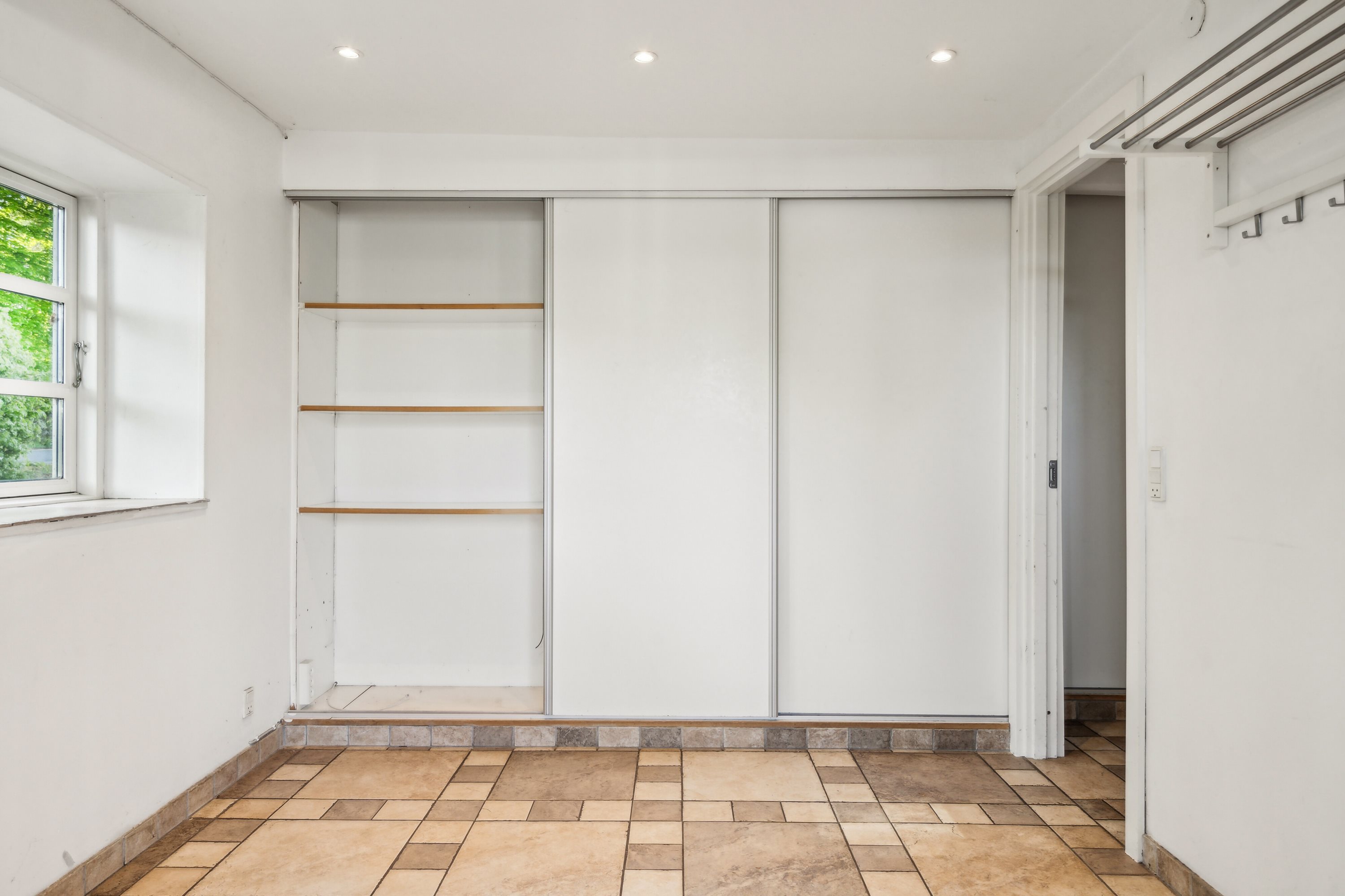 Fremhævet indendørs billede i fuldskærmstilstand. Billede af Svenstrupvejen 44, 4130 Viby Sjælland