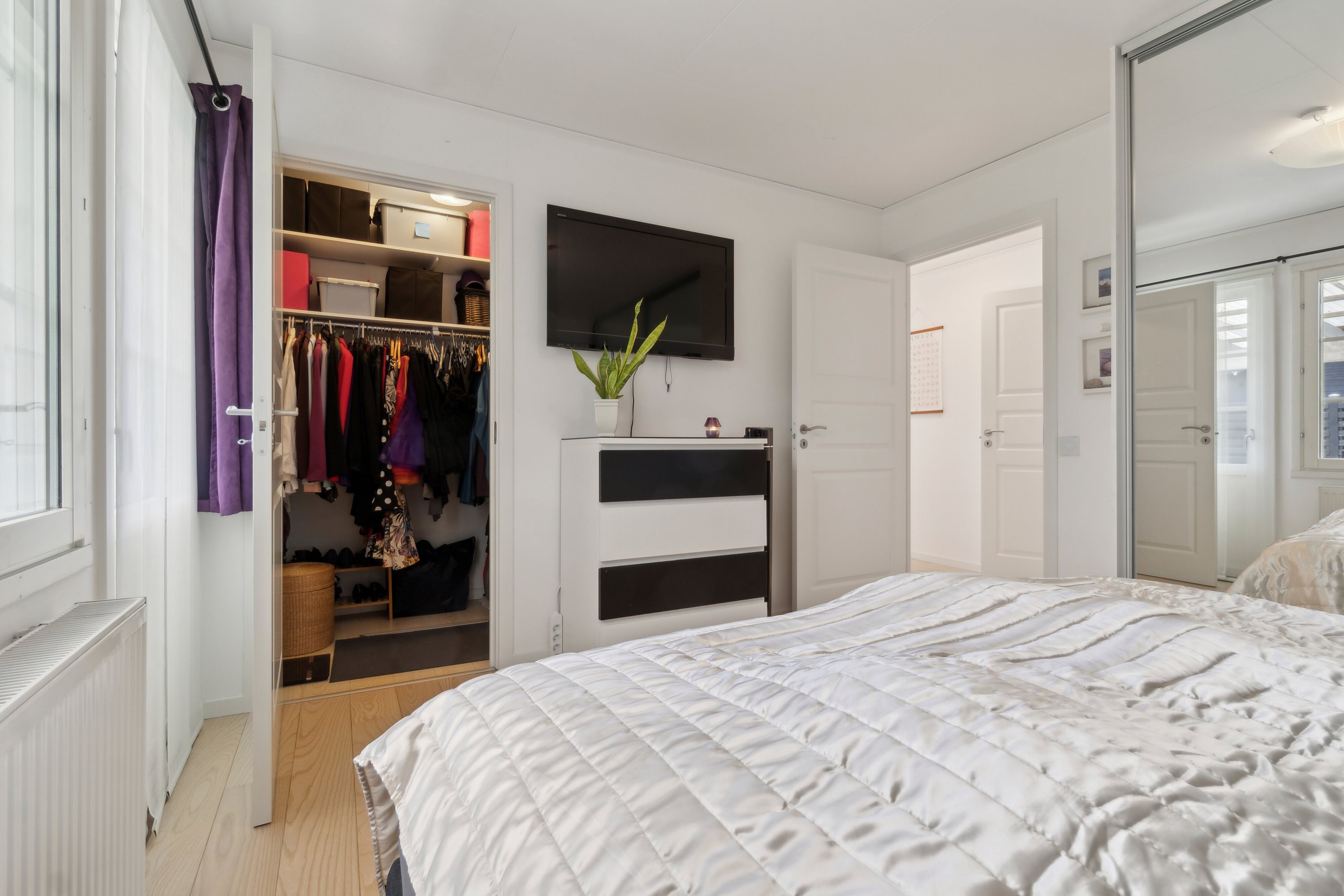 Fremhævet soveværelse billede i fuldskærmstilstand. Billede af Fasanvænget 36, 4040 Jyllinge