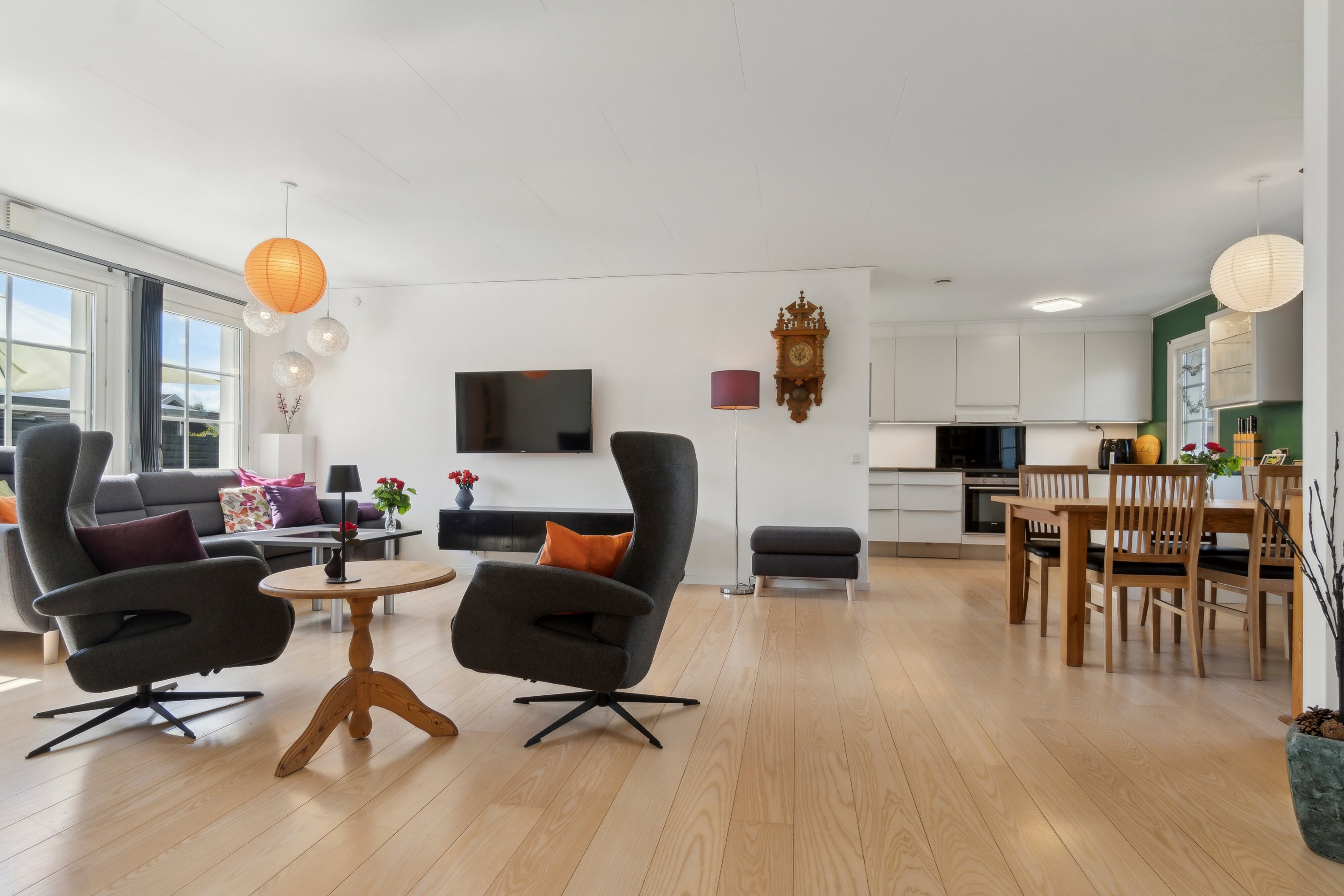 Fremhævet stue billede i fuldskærmstilstand. Billede af Fasanvænget 36, 4040 Jyllinge