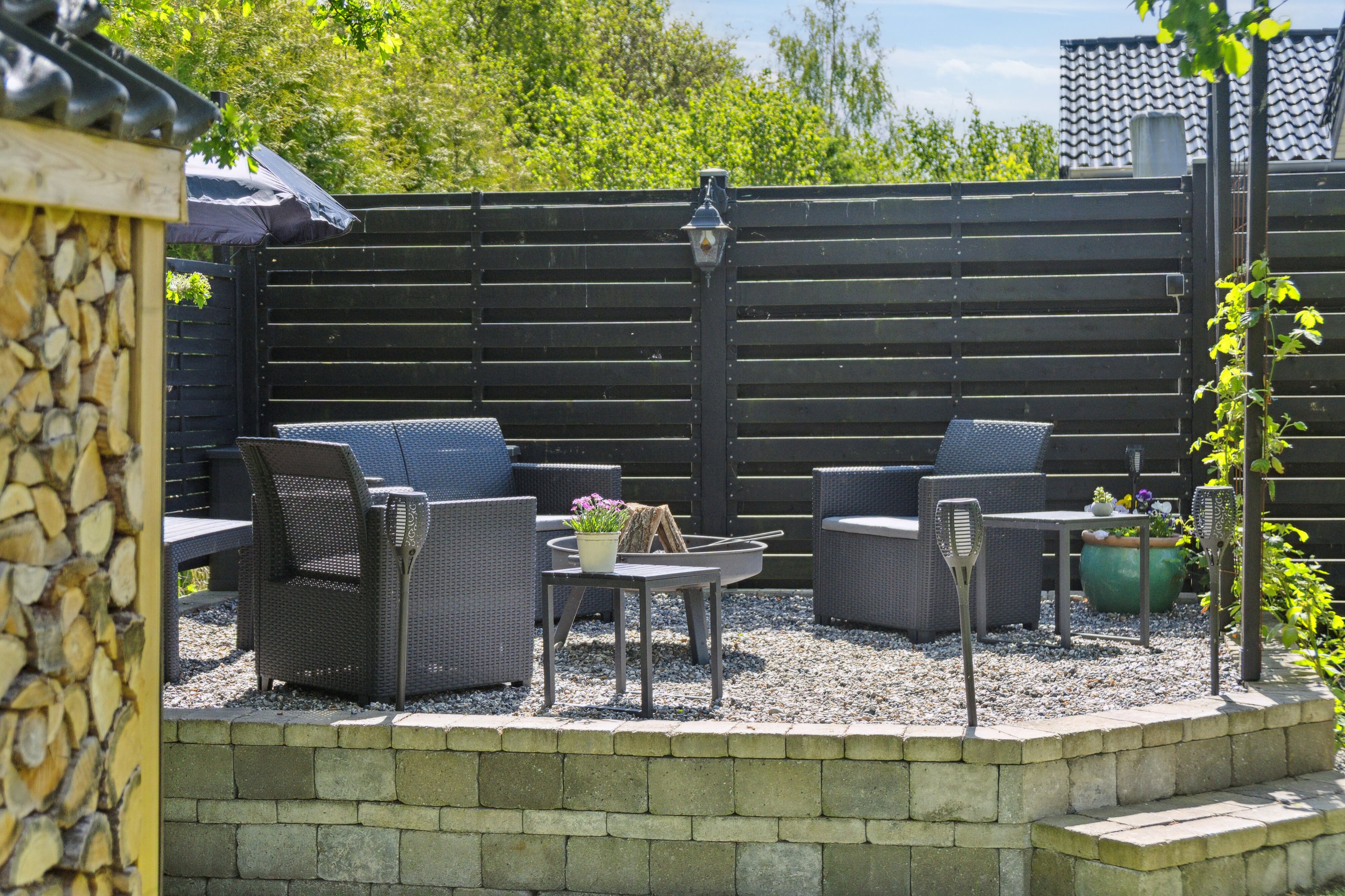 Fremhævet terrasse billede i fuldskærmstilstand. Billede af Fasanvænget 36, 4040 Jyllinge