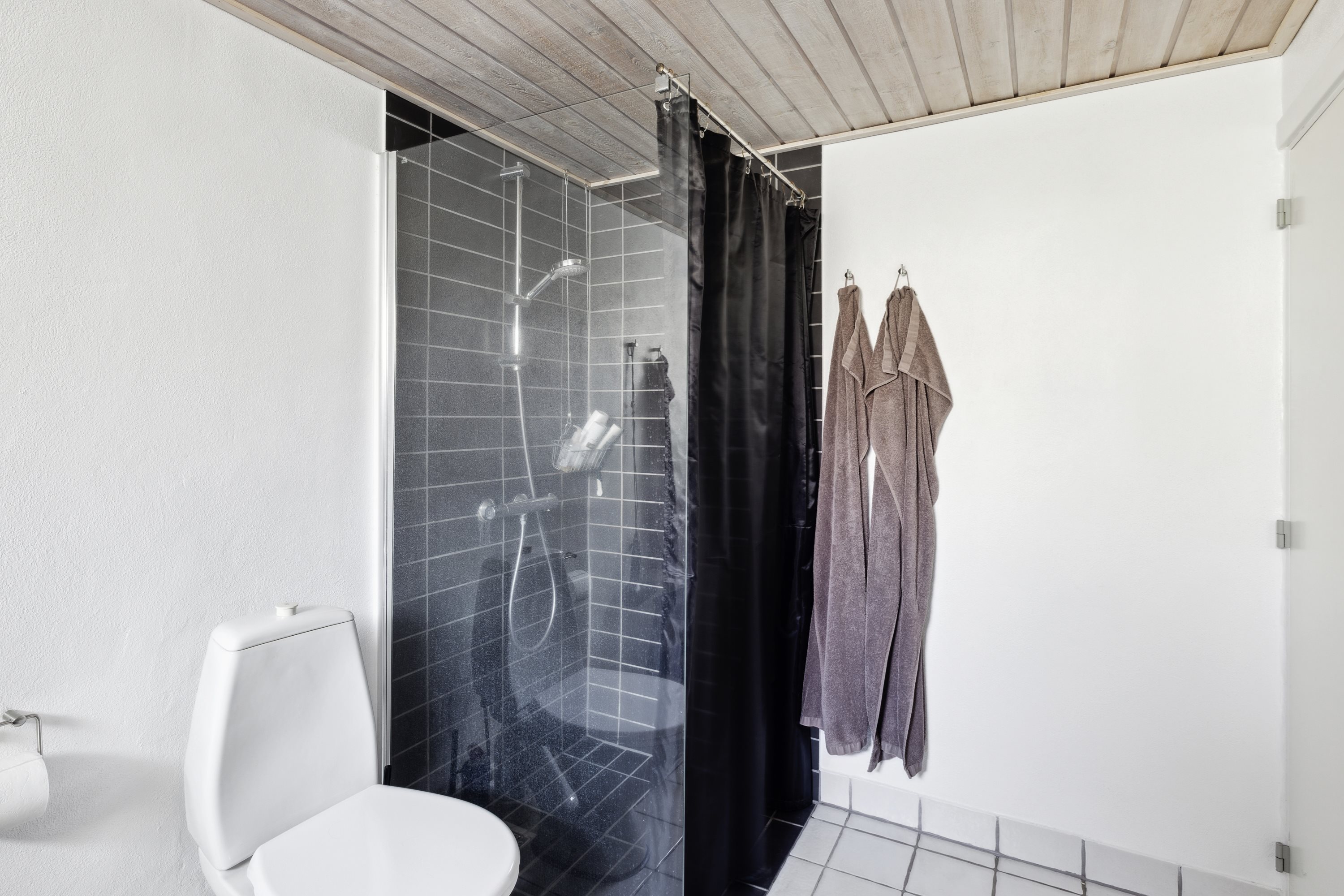 Fremhævet bad billede i fuldskærmstilstand. Billede af Frejasvej 15, 8800 Viborg