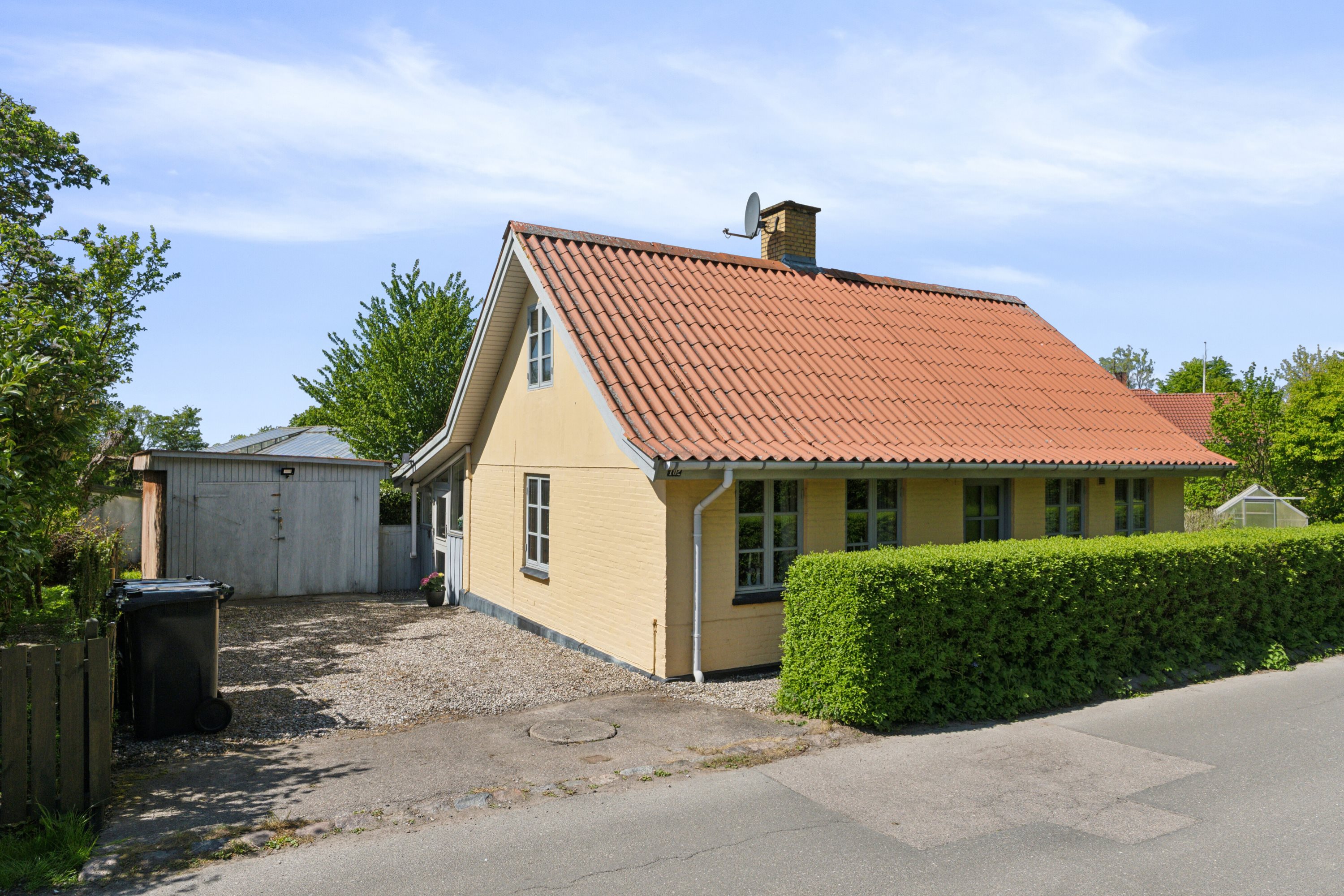 Fremhævet set fra vejen billede i fuldskærmstilstand. Billede af Bakkebøllevej 102, 4760 Vordingborg