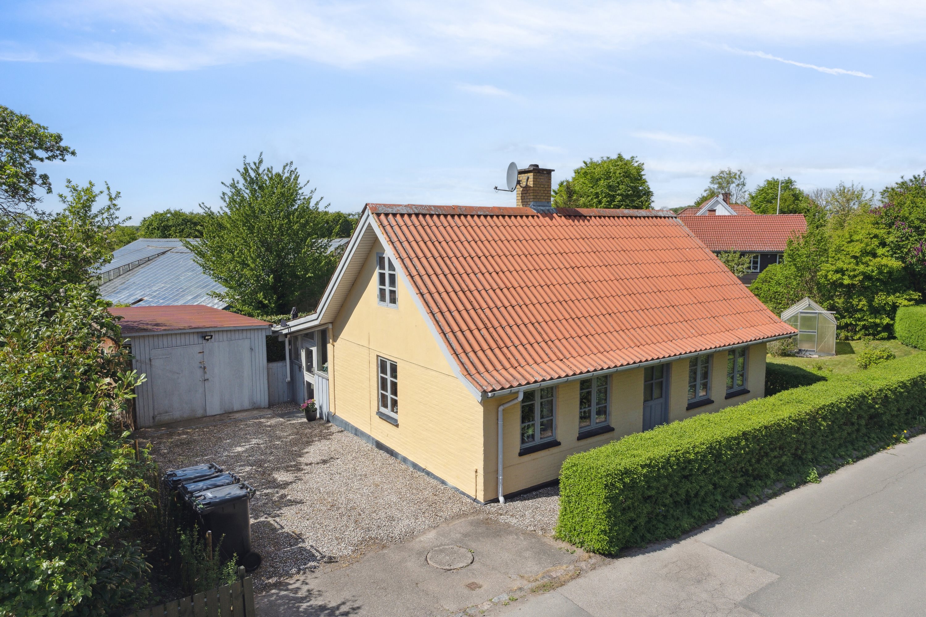 Fremhævet set fra vejen billede i fuldskærmstilstand. Billede af Bakkebøllevej 102, 4760 Vordingborg