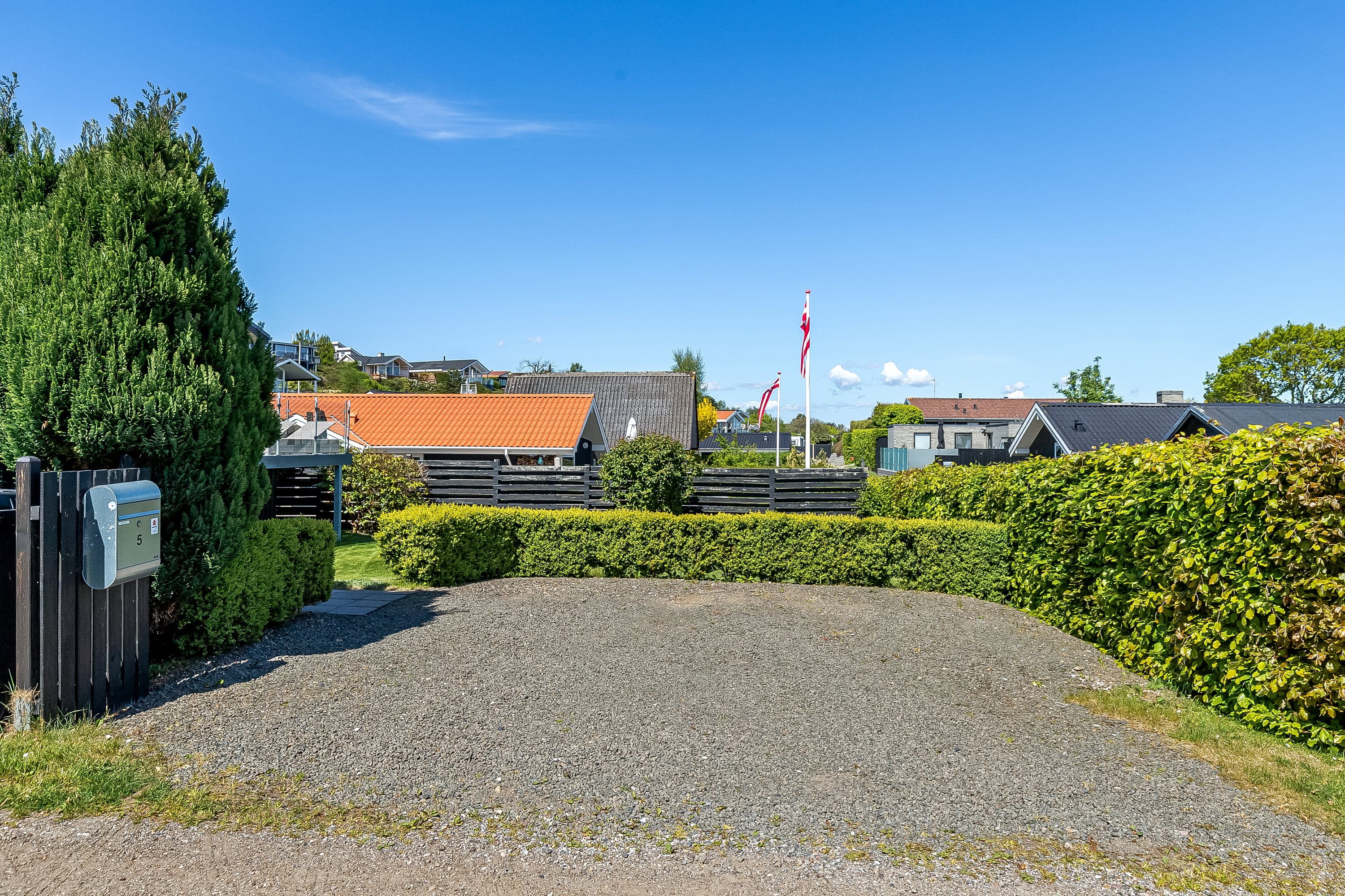 Fremhævet parkeringsplads billede i fuldskærmstilstand. Billede af Violvej 5, Mørkholt, 7080 Børkop