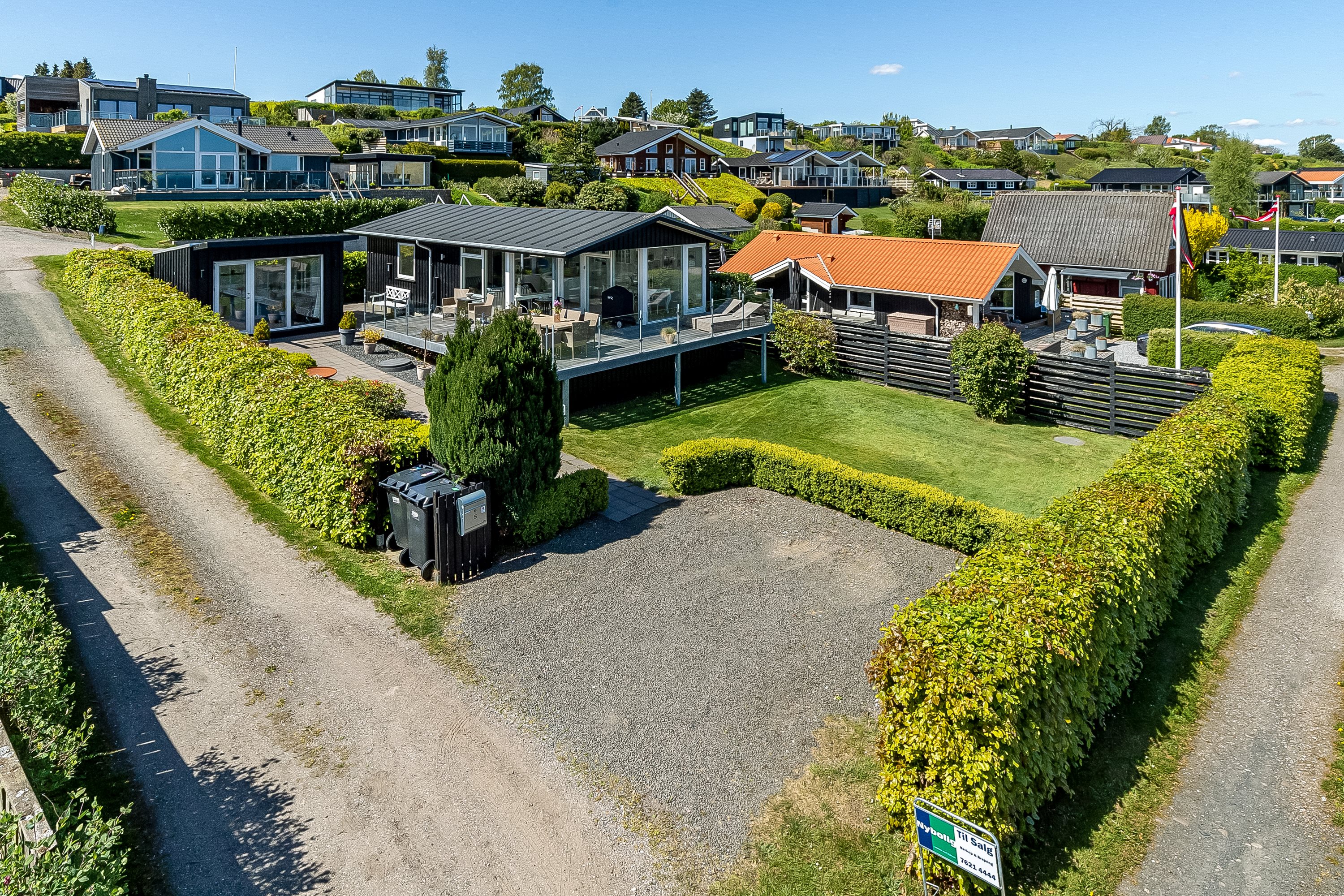 Fremhævet mastefoto billede i fuldskærmstilstand. Billede af Violvej 5, Mørkholt, 7080 Børkop