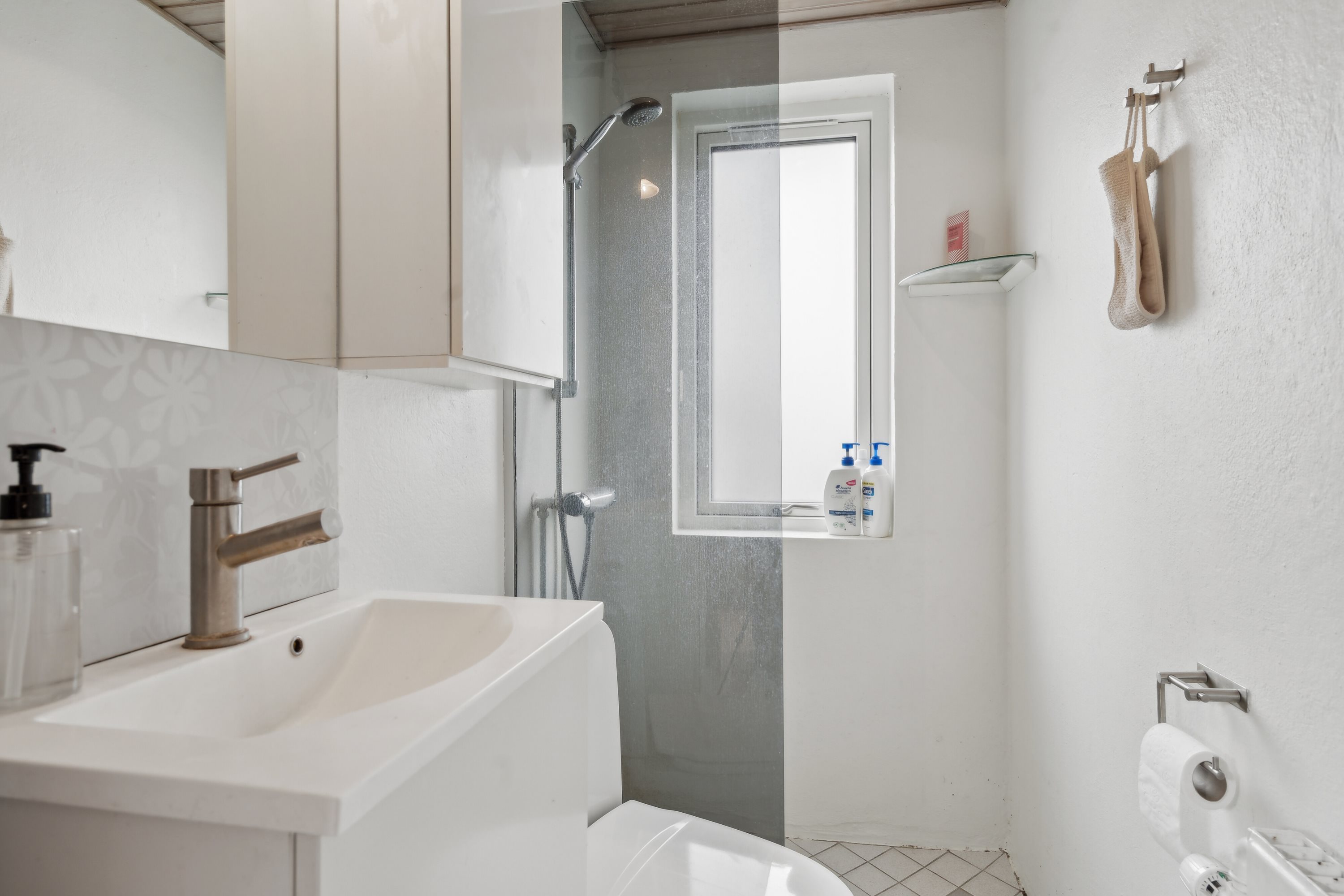 Fremhævet badeværelse billede i fuldskærmstilstand. Billede af Bruuns Alle 14, 5700 Svendborg