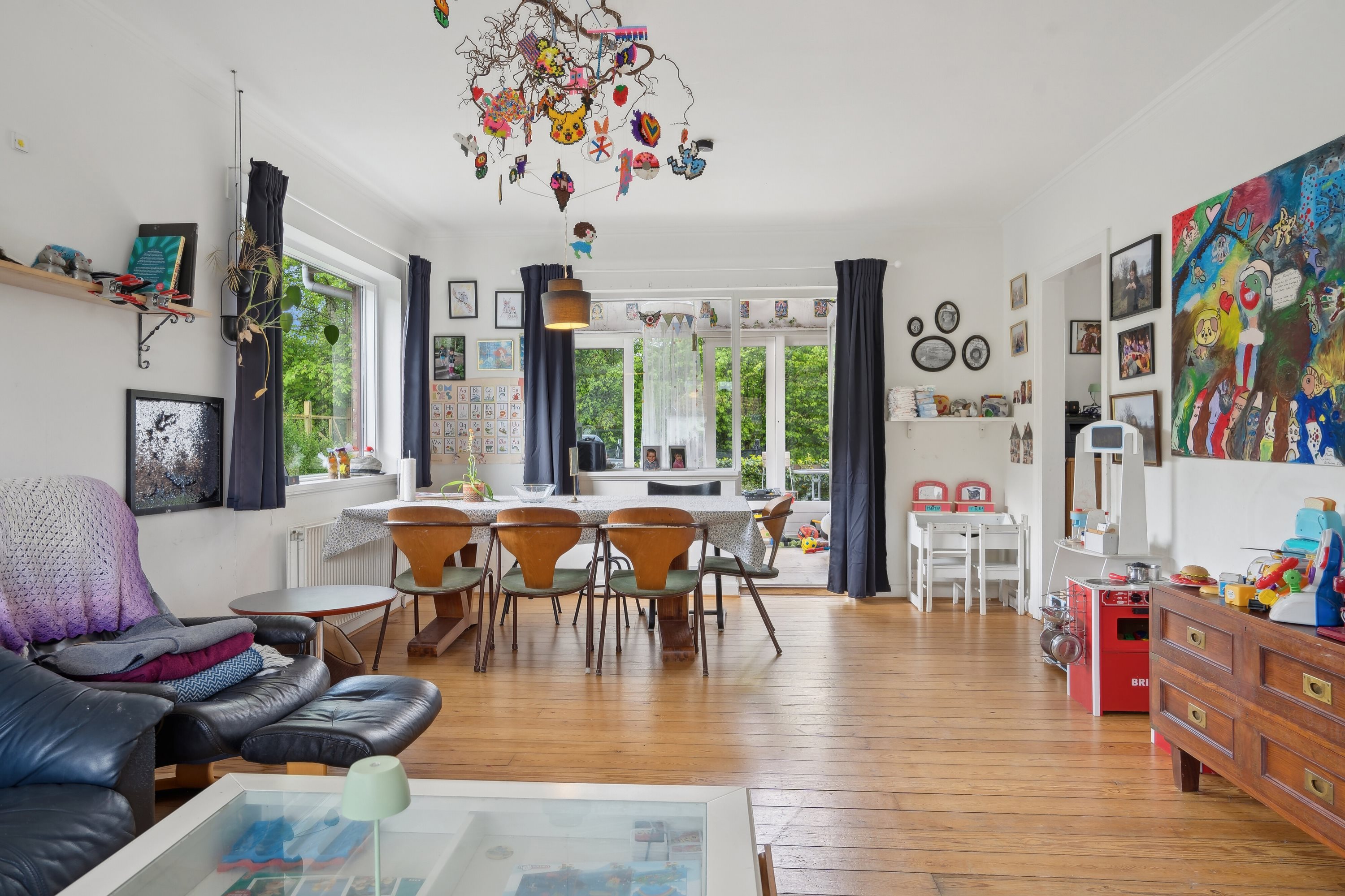 Fremhævet stue billede i fuldskærmstilstand. Billede af Bruuns Alle 14, 5700 Svendborg