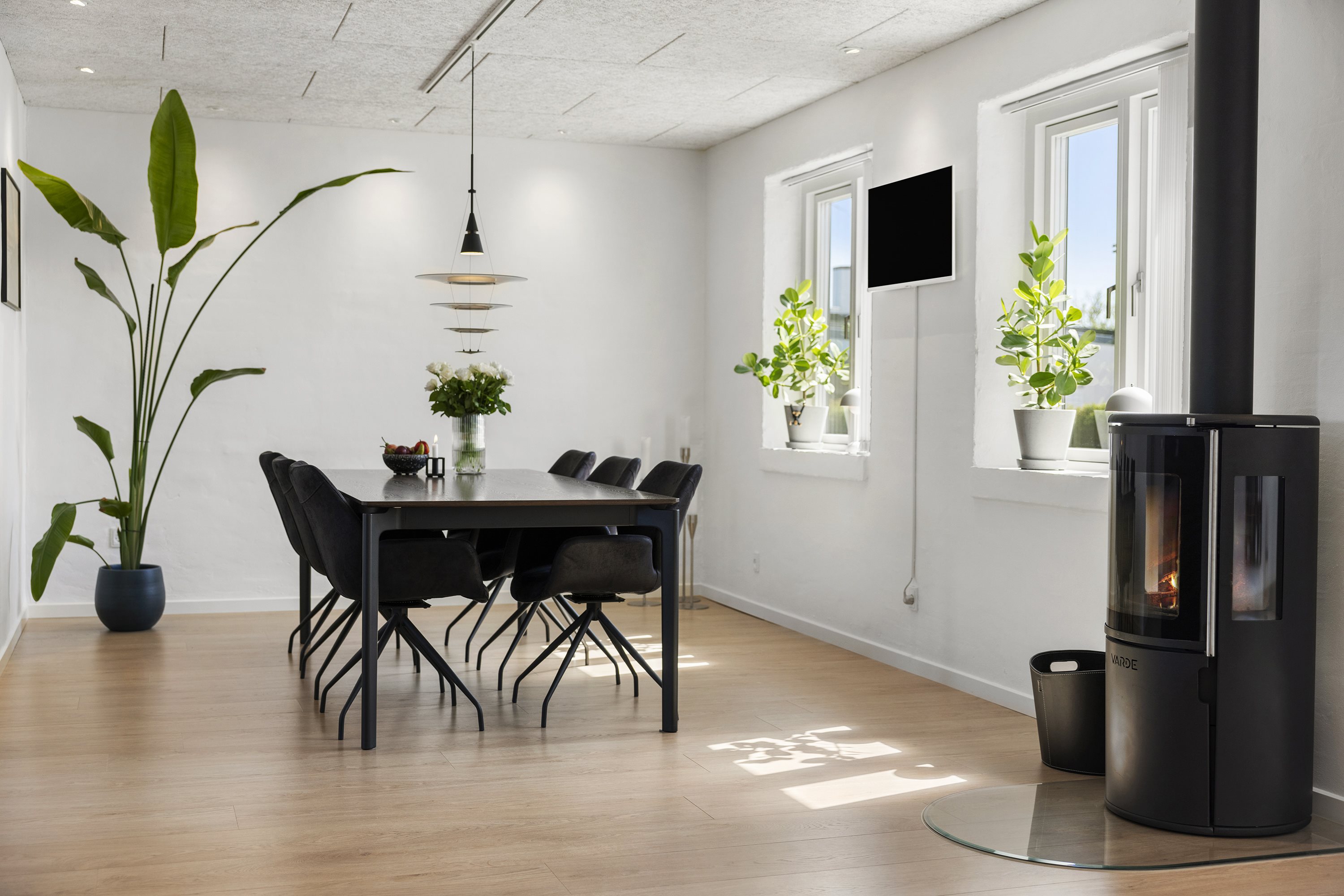 Fremhævet stue billede i fuldskærmstilstand. Billede af Gustav Wieds Vej 1, 9900 Frederikshavn