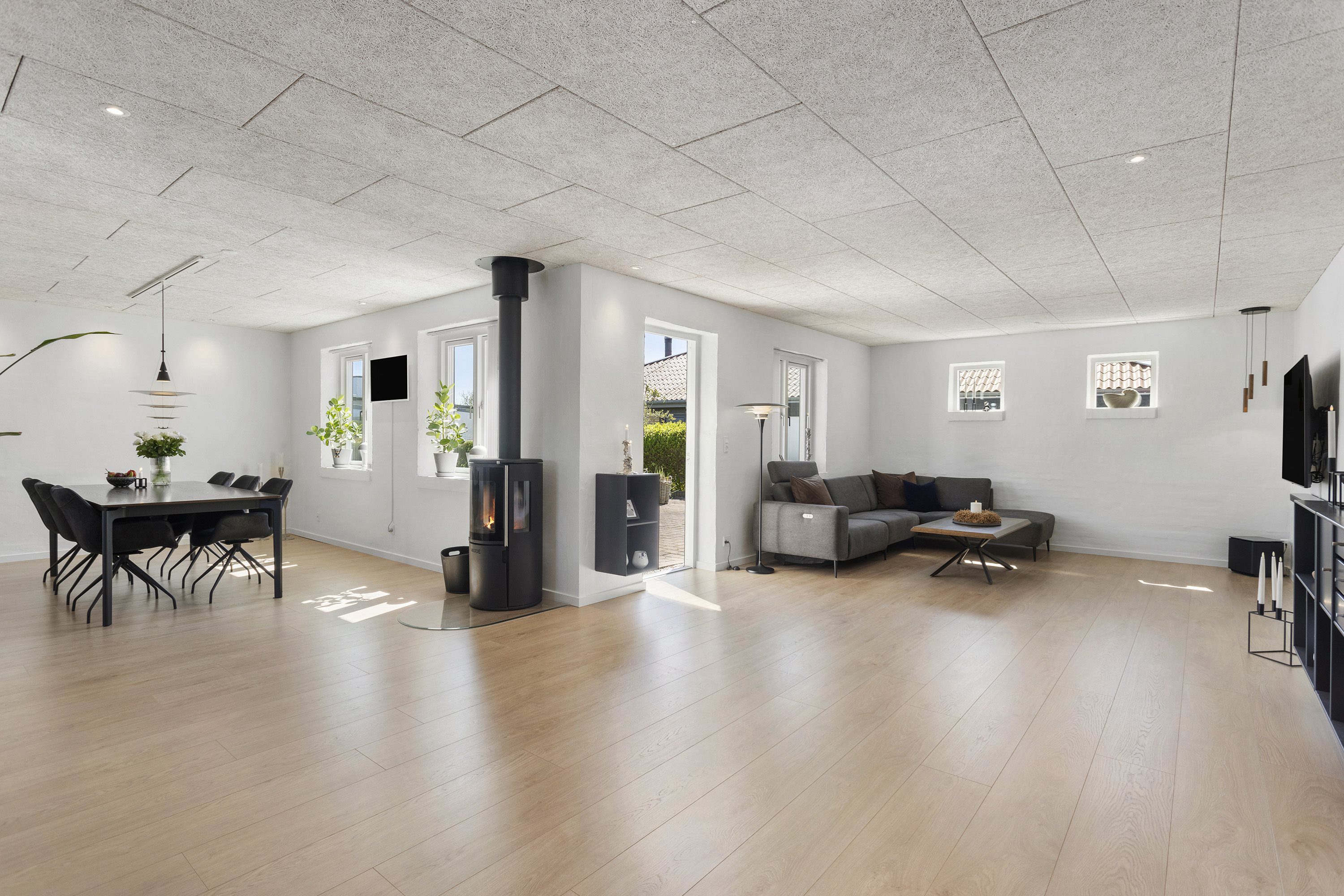 Fremhævet stue billede i fuldskærmstilstand. Billede af Gustav Wieds Vej 1, 9900 Frederikshavn