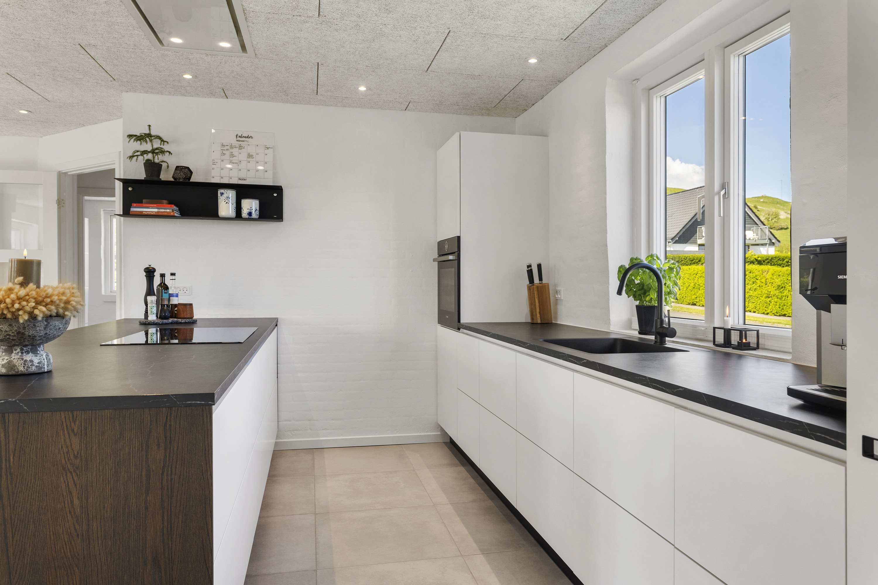 Fremhævet køkken billede i fuldskærmstilstand. Billede af Gustav Wieds Vej 1, 9900 Frederikshavn