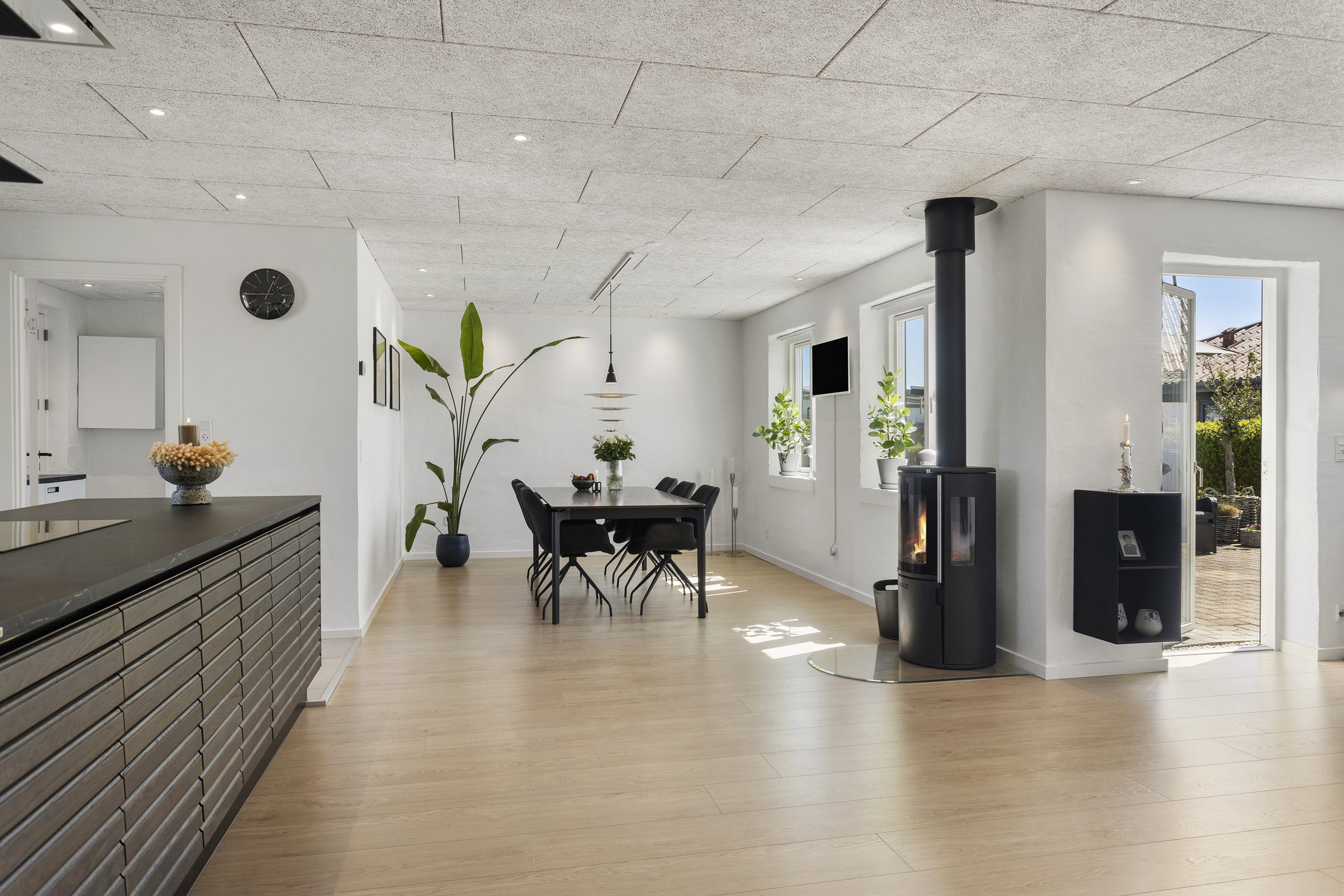 Fremhævet stue billede i fuldskærmstilstand. Billede af Gustav Wieds Vej 1, 9900 Frederikshavn