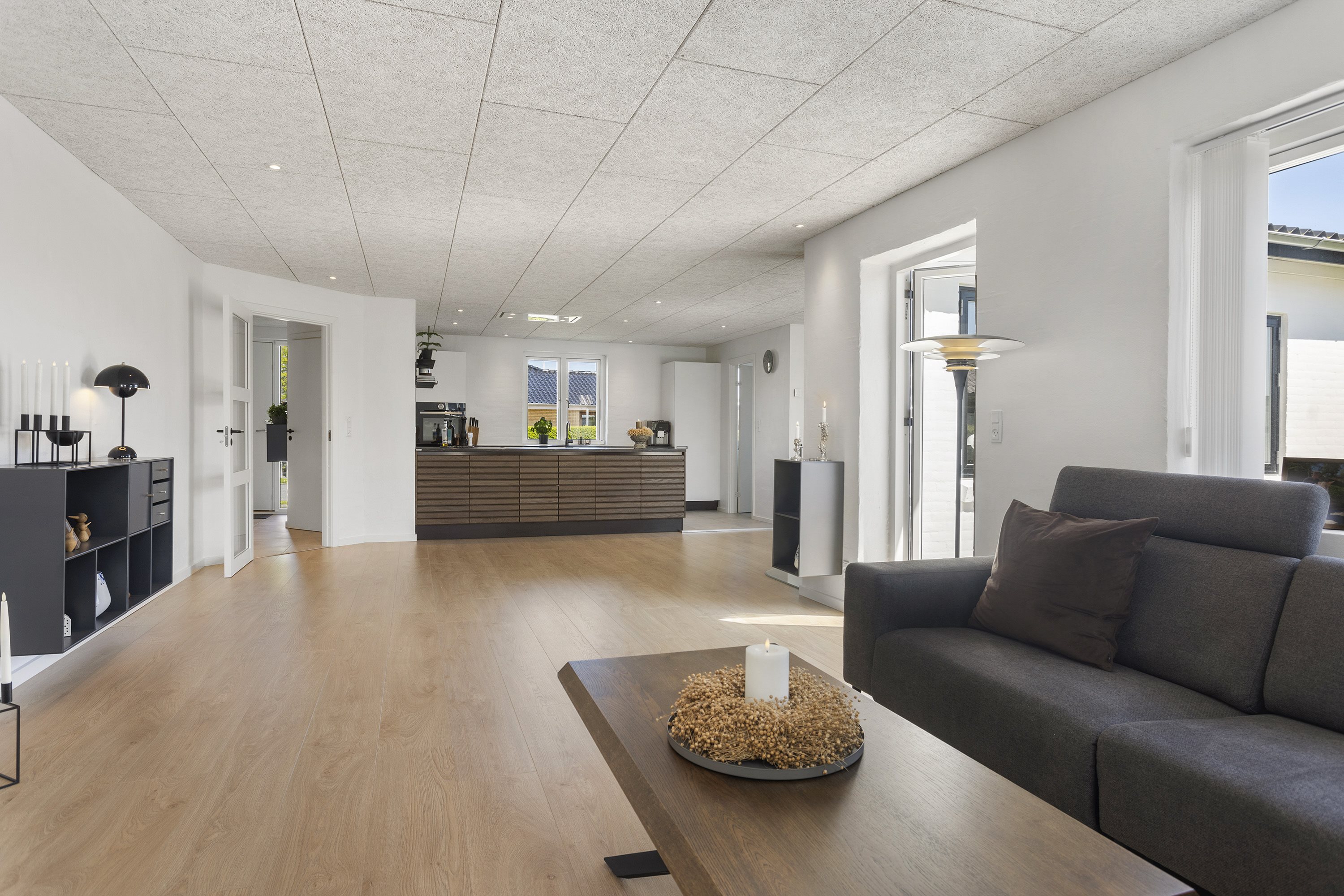 Fremhævet stue billede i fuldskærmstilstand. Billede af Gustav Wieds Vej 1, 9900 Frederikshavn